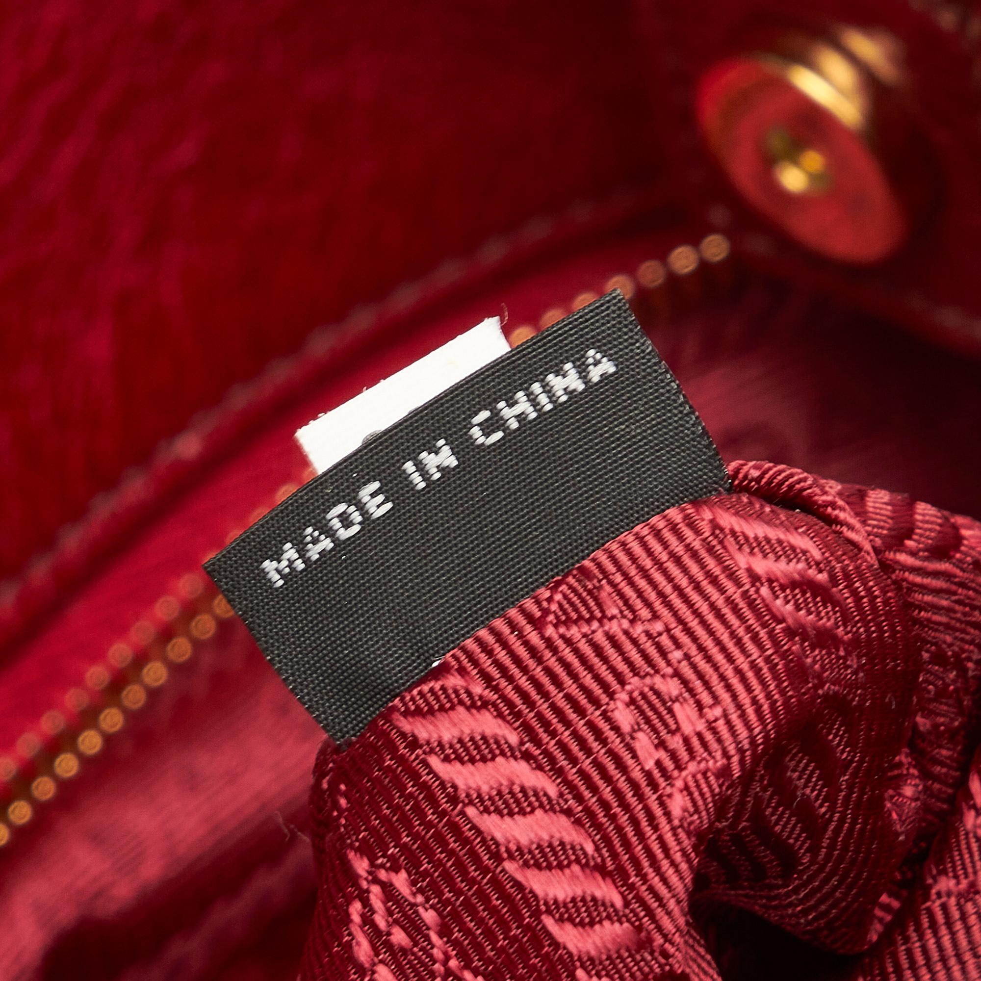 Prada Leather Tote (SHG-hygIUP)