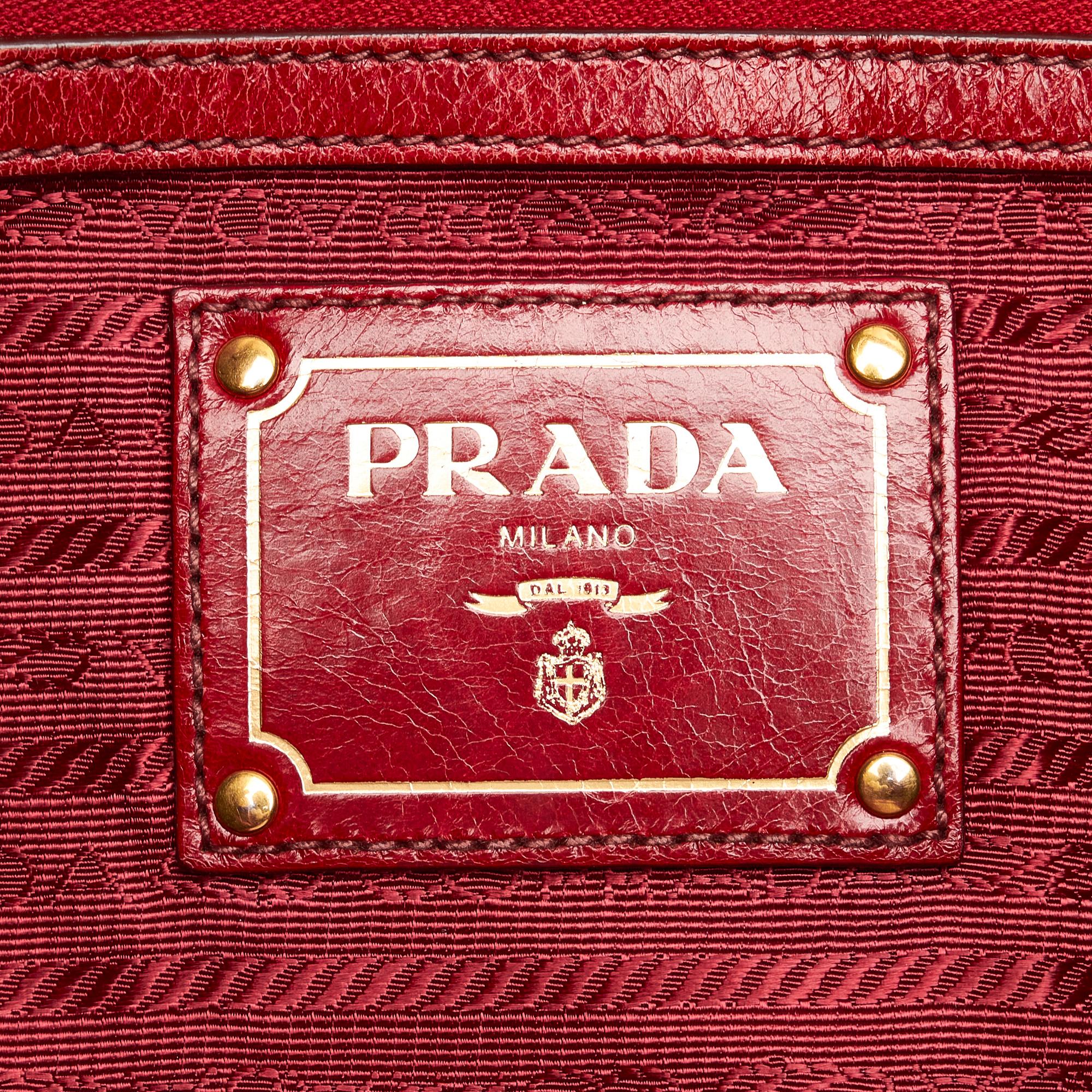 Prada Leather Tote (SHG-hygIUP)