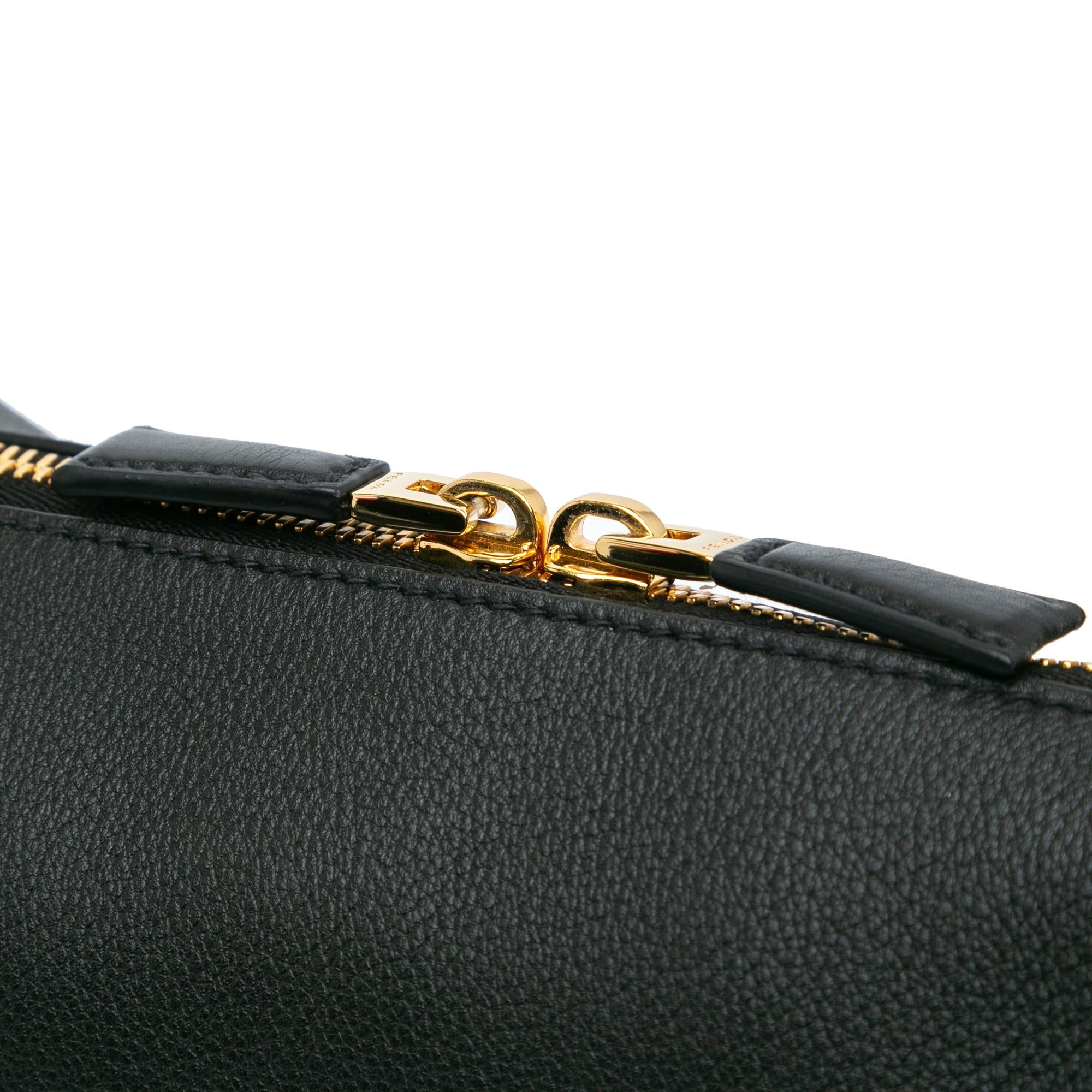 Prada Medium Soft Calf Shoulder Bag (SHG-C6avc3)