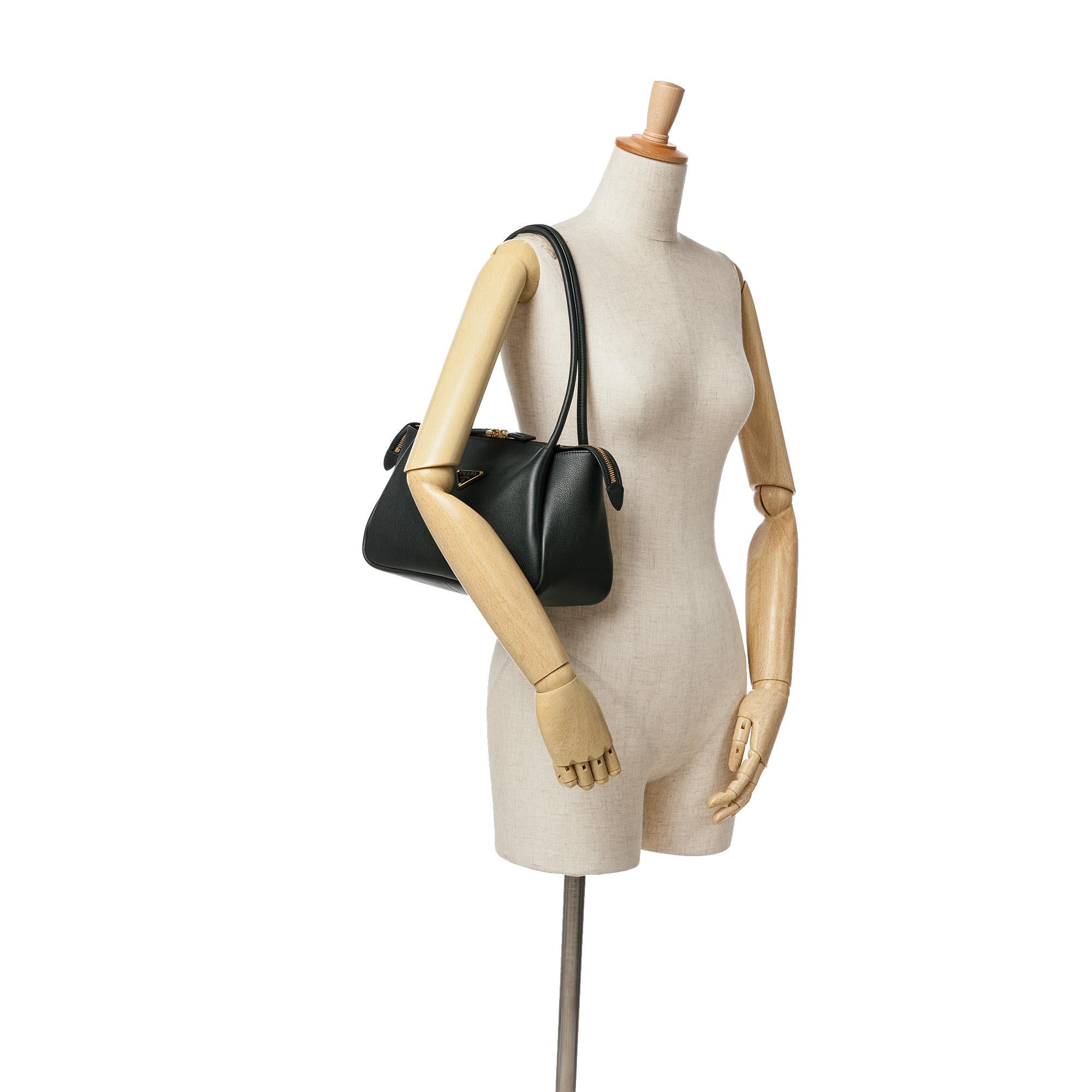 Prada Medium Soft Calf Shoulder Bag (SHG-C6avc3)