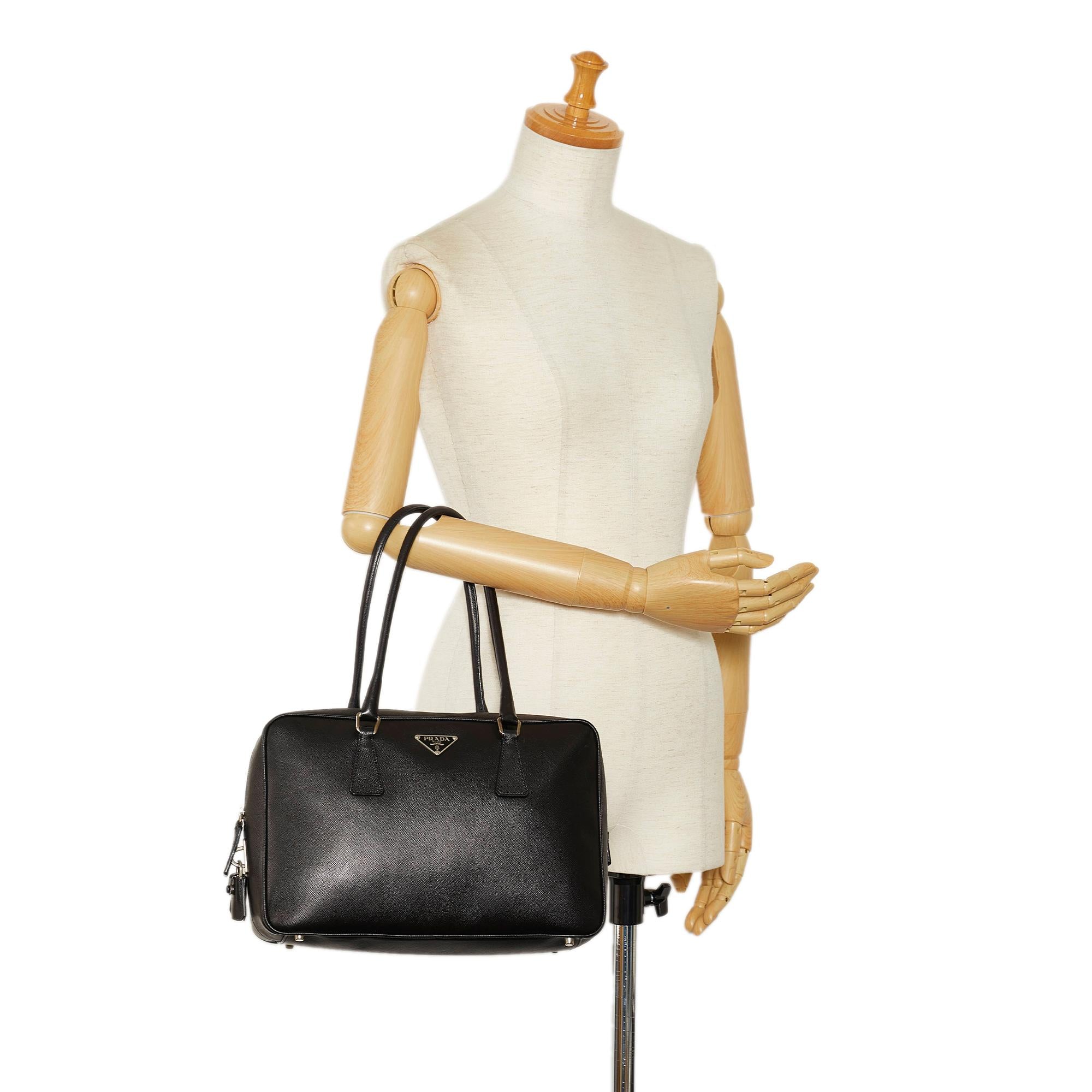 Prada Saffiano Bauletto (SHG-6Otw0x)