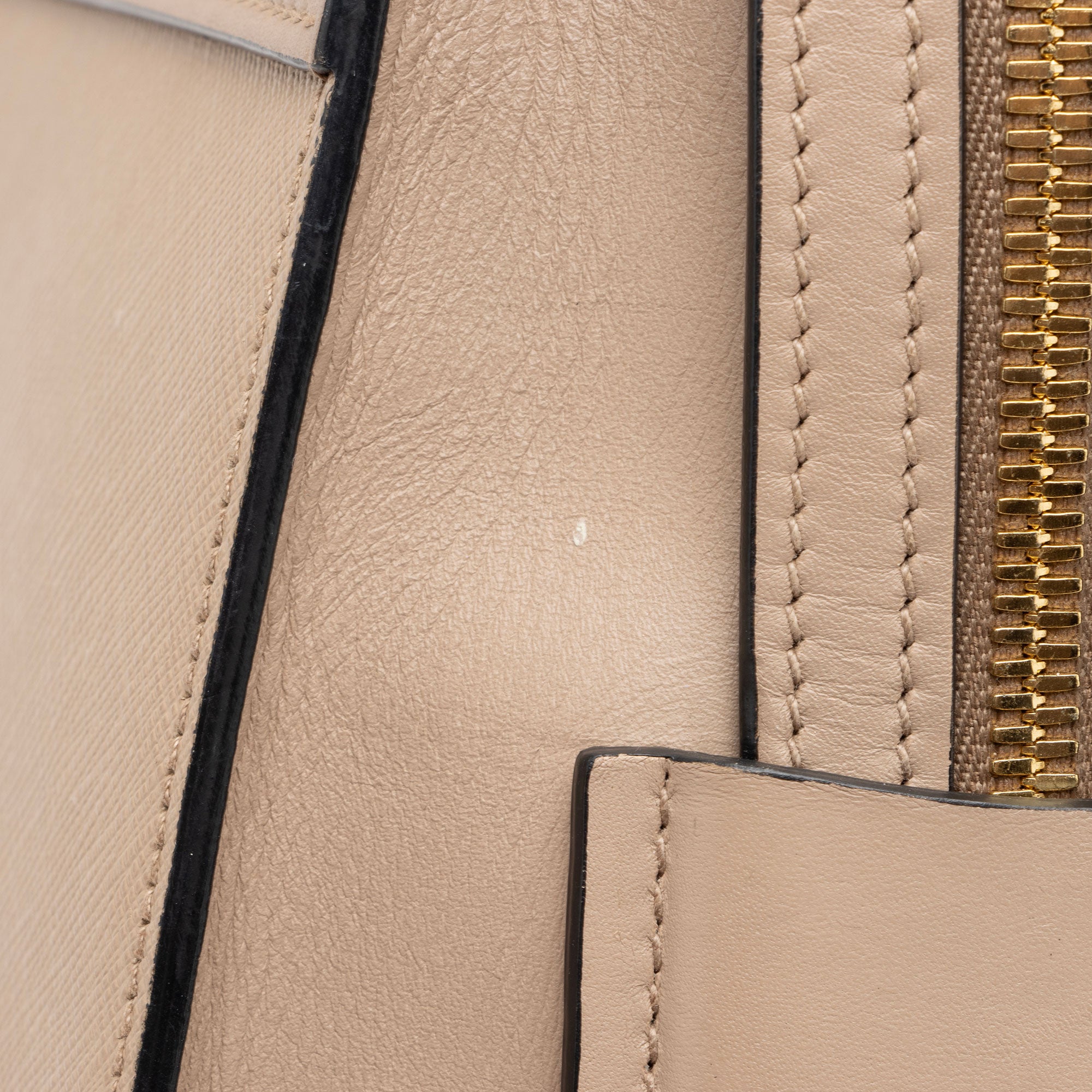 Prada Saffiano City Calf Esplanade Medium Tote (SHF-1eJe1G)