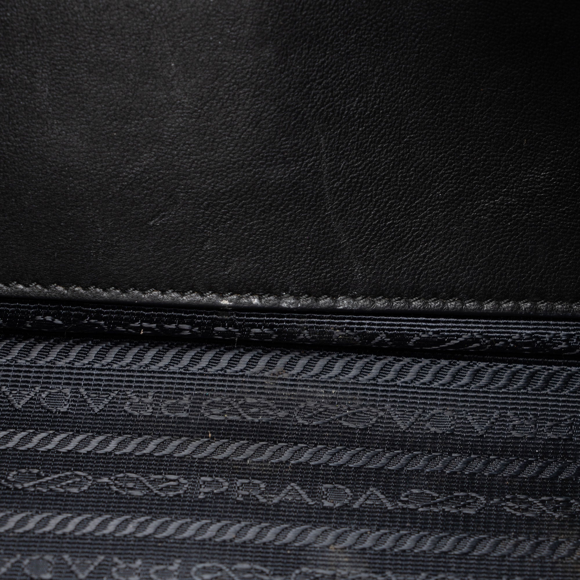 Prada Saffiano City Calf Esplanade Medium Tote (SHF-1eJe1G)