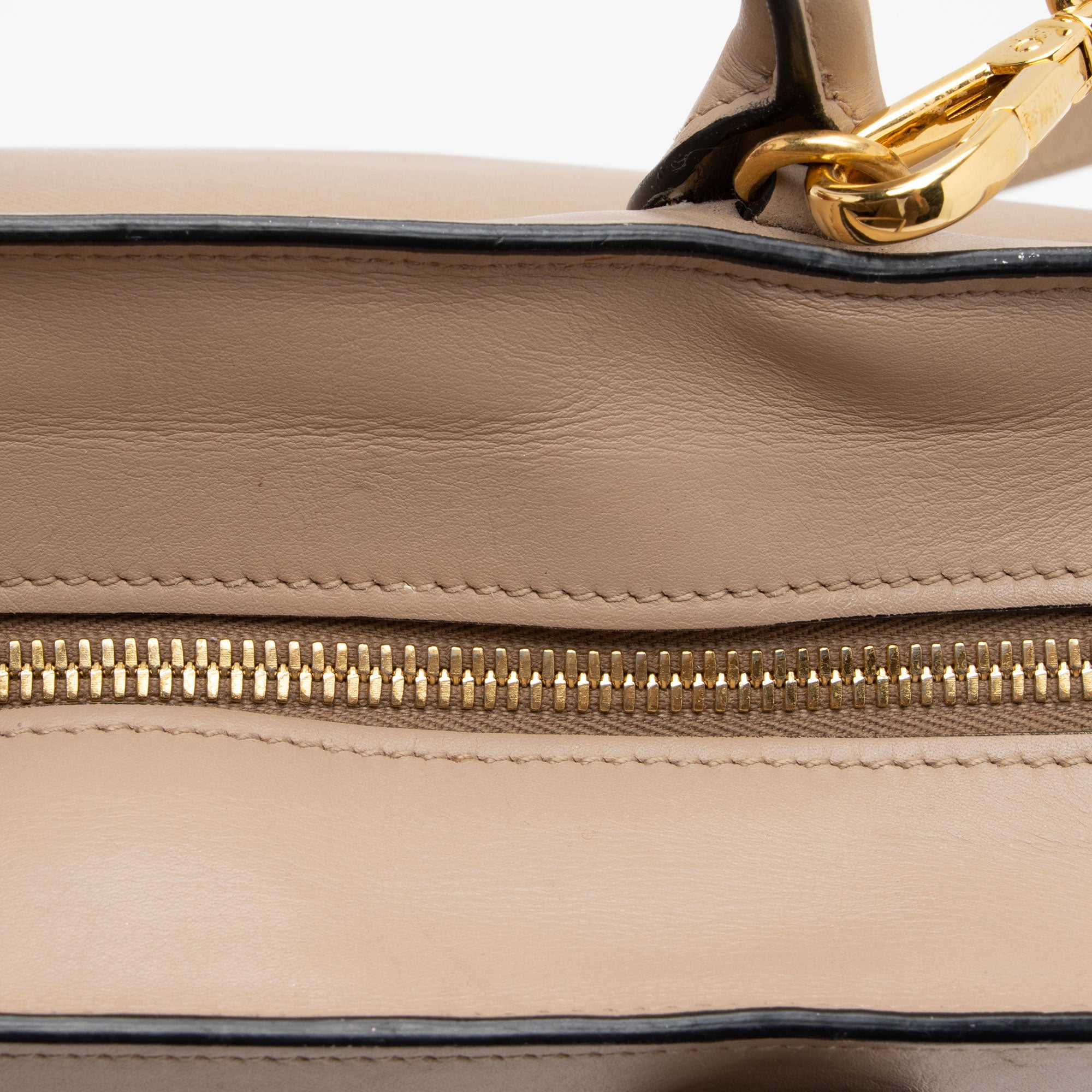 Prada Saffiano City Calf Esplanade Medium Tote (SHF-1eJe1G)