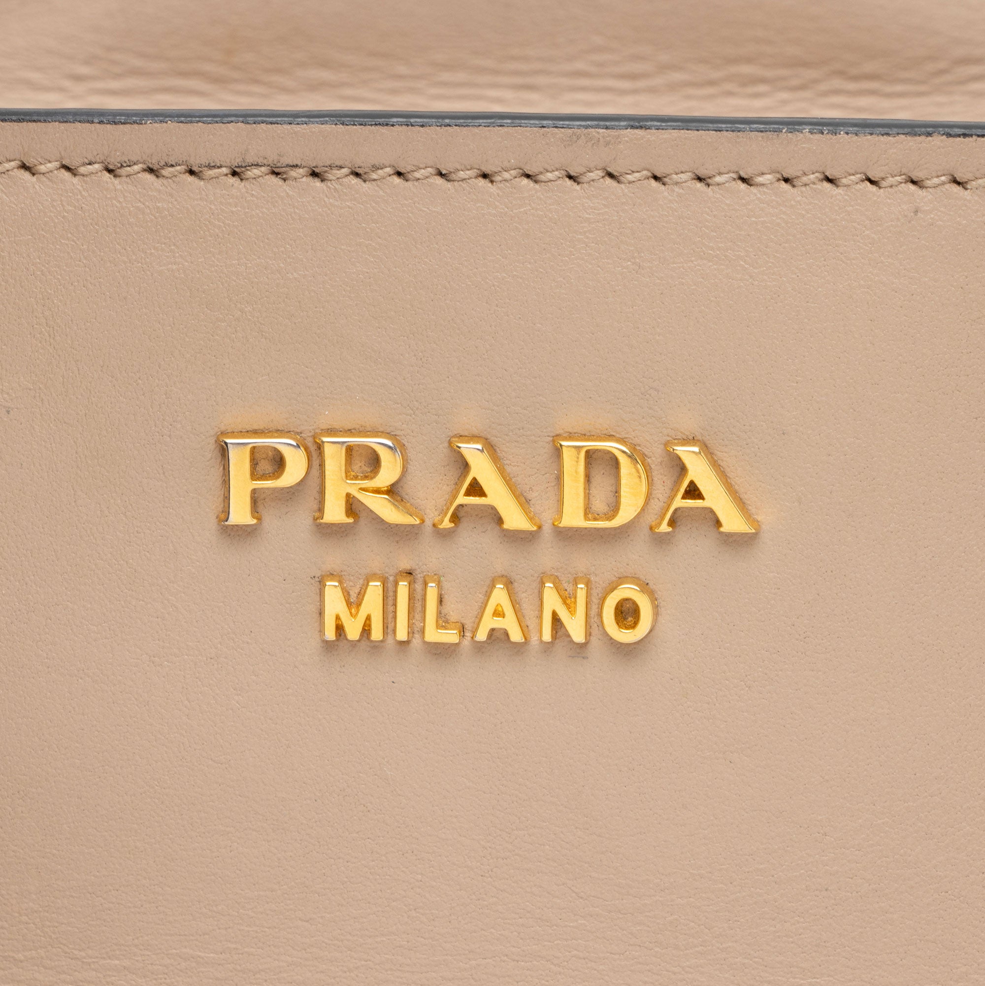 Prada Saffiano City Calf Esplanade Medium Tote (SHF-1eJe1G)