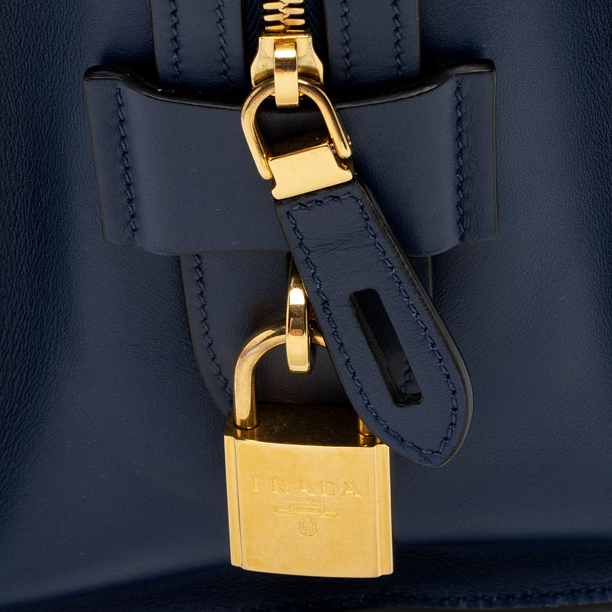 Prada Saffiano City Calf Esplanade Medium Tote (SHF-gGZXTx)