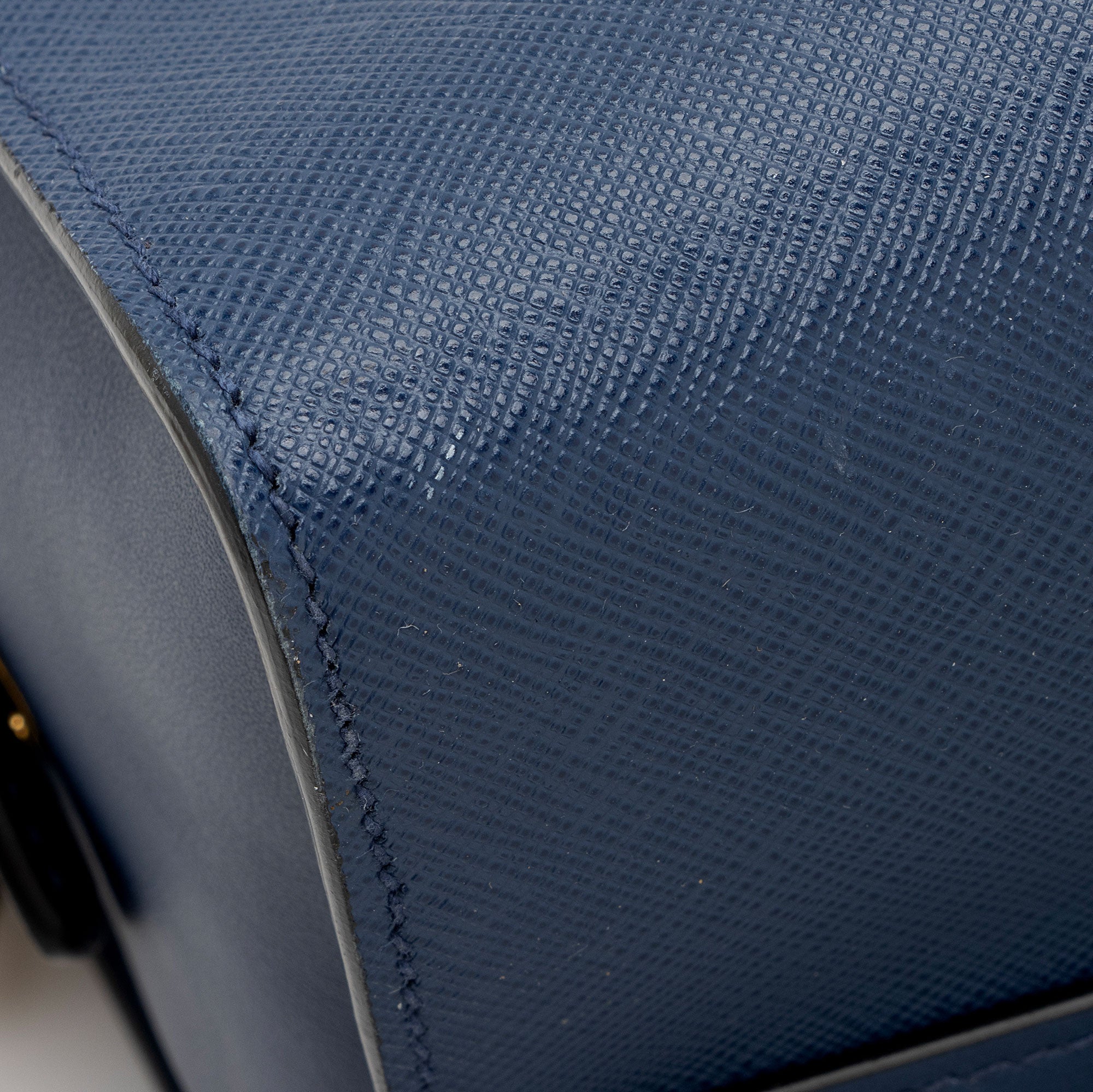 Prada Saffiano City Calf Esplanade Medium Tote (SHF-gGZXTx)