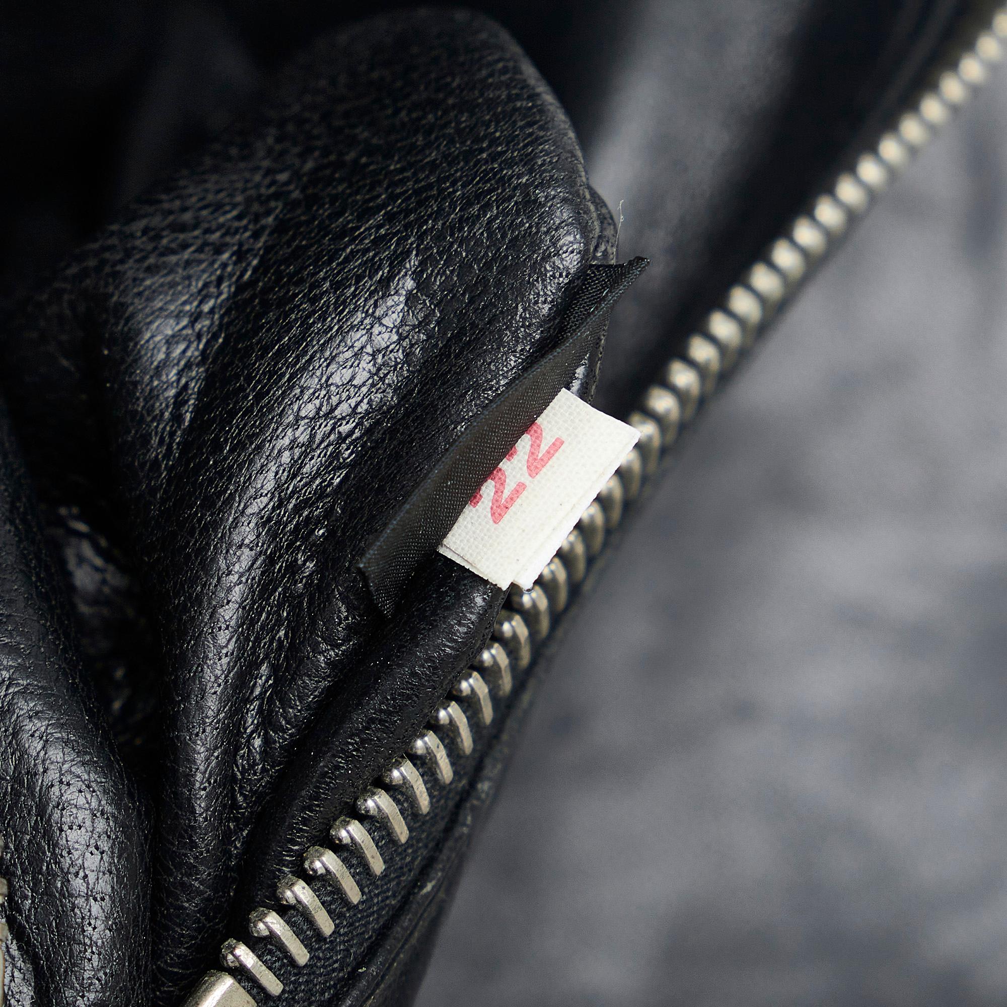 Prada Saffiano Clutch (SHG-bUHRWq)