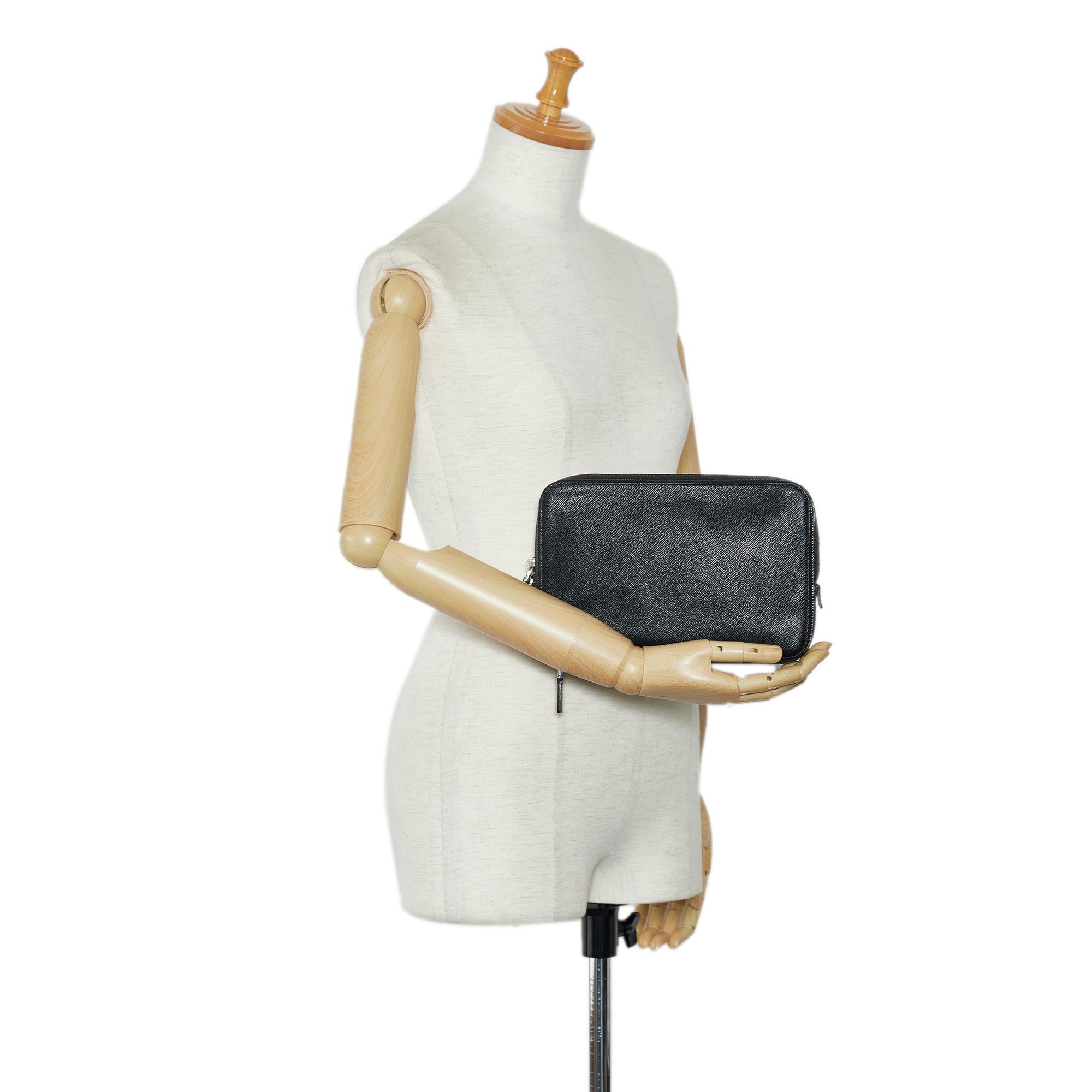 Prada Saffiano Clutch (SHG-bUHRWq)