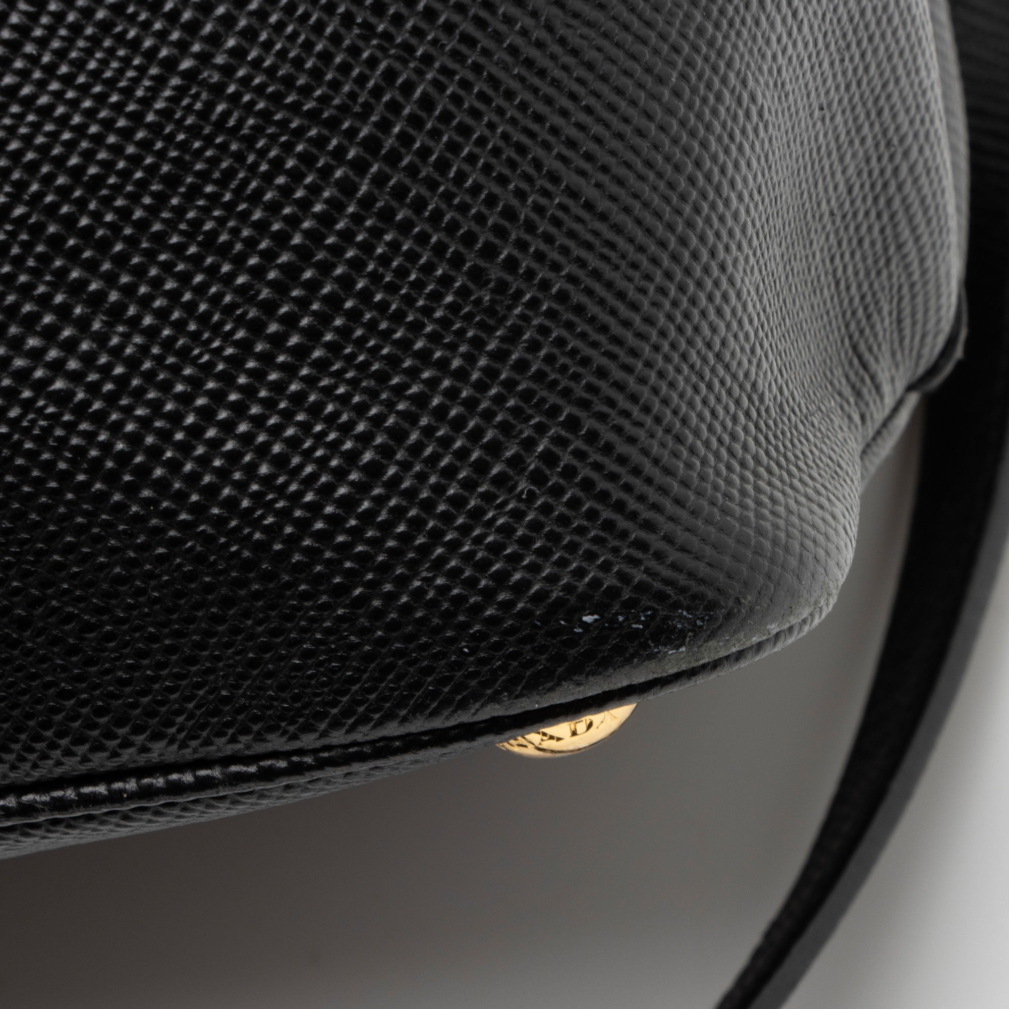 Prada Saffiano Cuir Double Handle Medium Tote (SHF-vwIdlX)