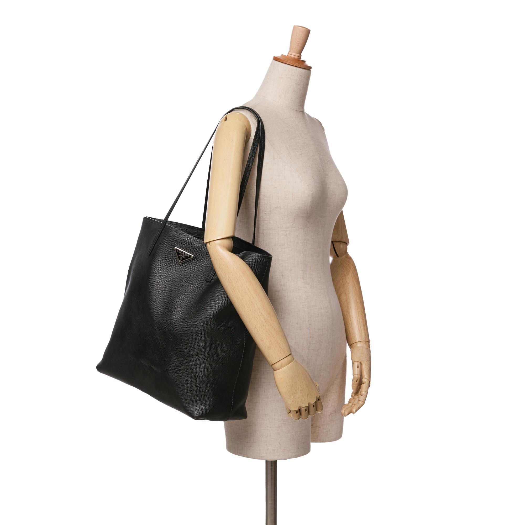 Prada Saffiano Cuir Tote (SHG-U4r466)