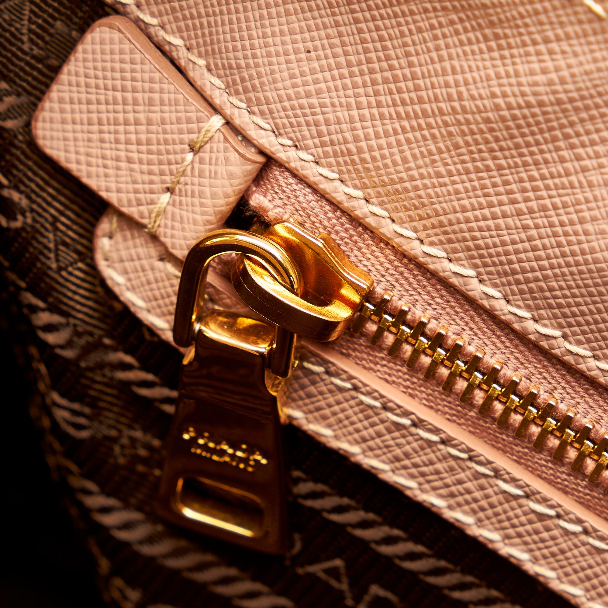 Prada Saffiano Galleria Handbag (SHG-d5OKjr)