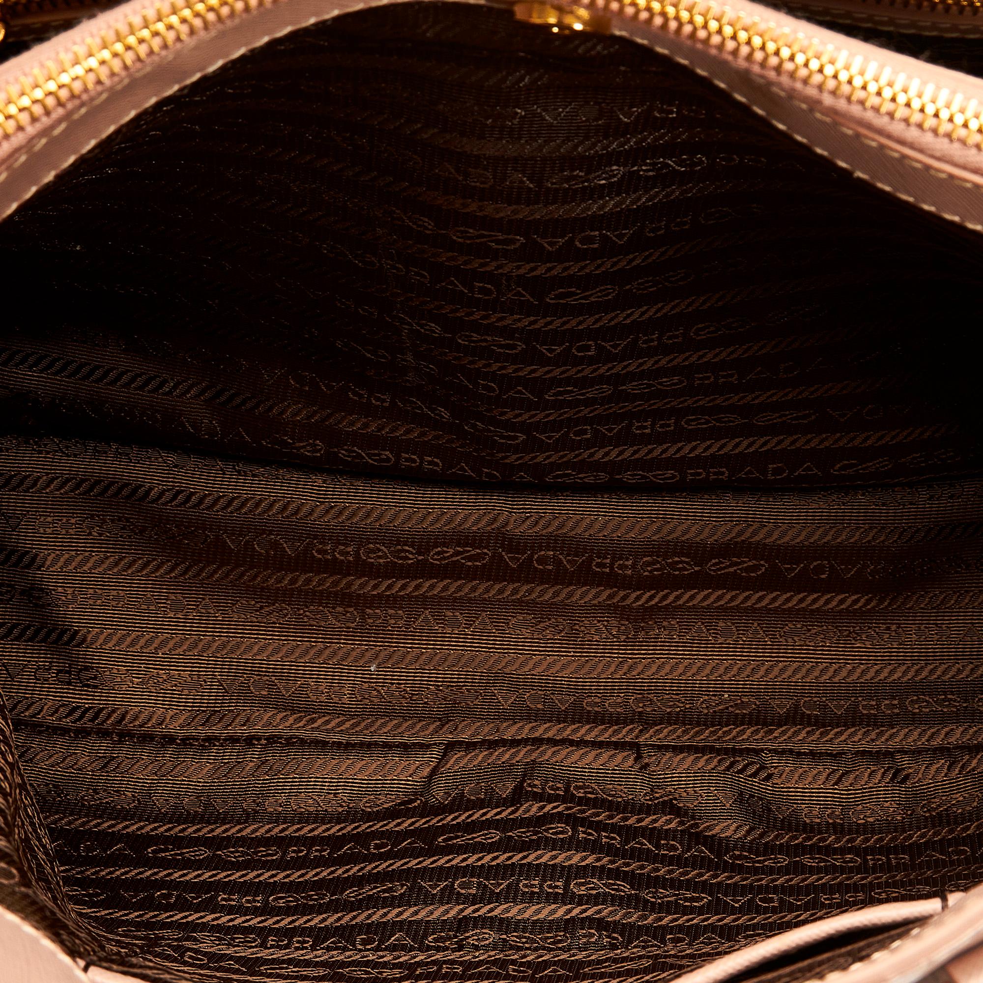 Prada Saffiano Galleria Handbag (SHG-d5OKjr)