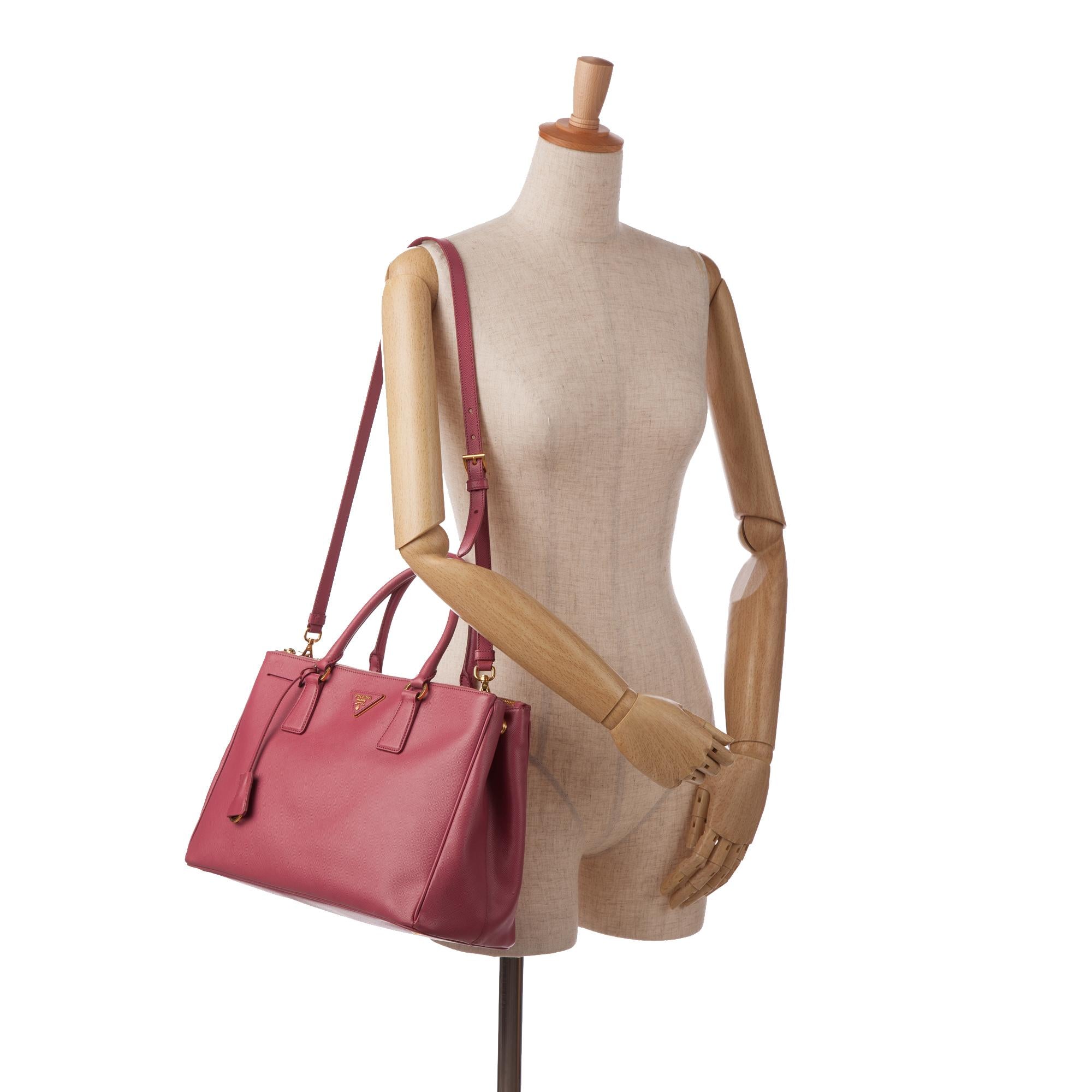 Prada Saffiano Galleria Satchel (SHG-jjW27D)