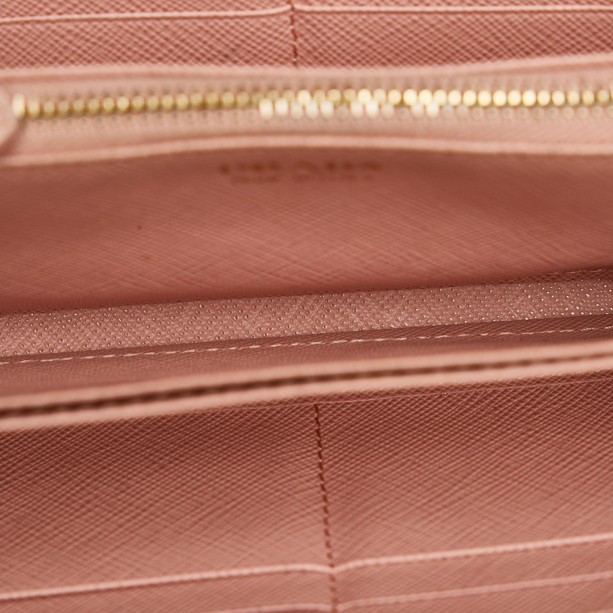 Prada Saffiano Leather Long Wallet (SHG-wboHEP)