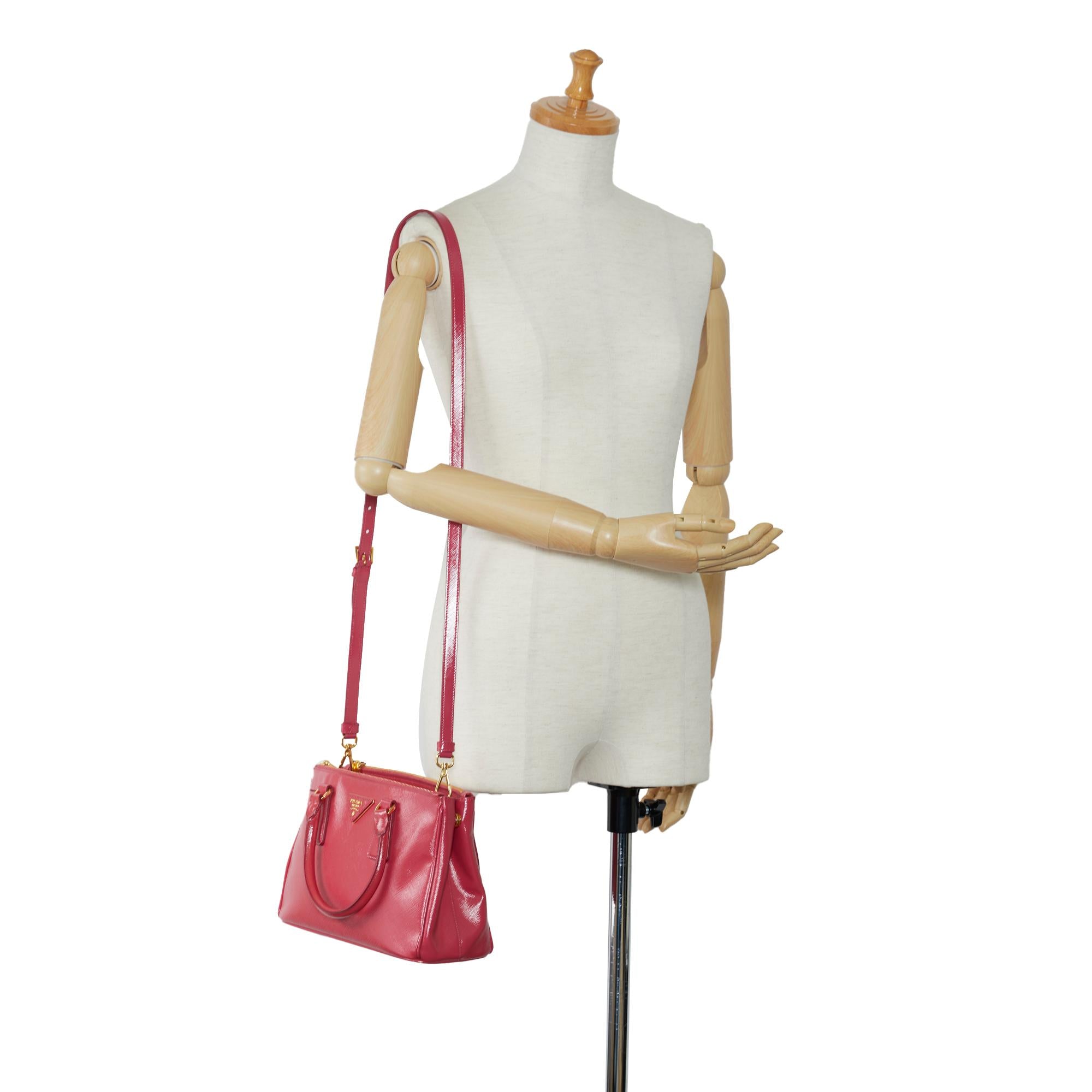 Prada Saffiano Lux Galleria Double Zip (SHG-alTa16)