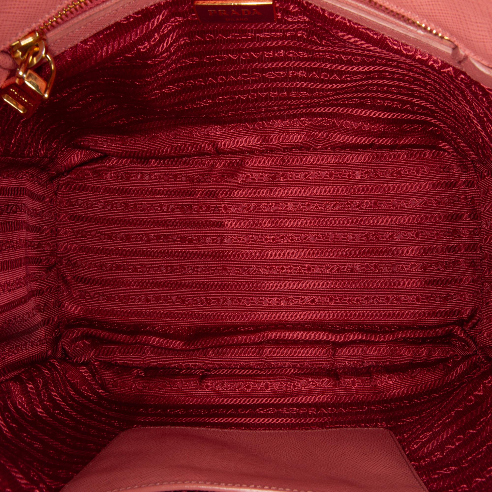 Prada Saffiano Lux Galleria Double Zip (SHG-CdFeEN)