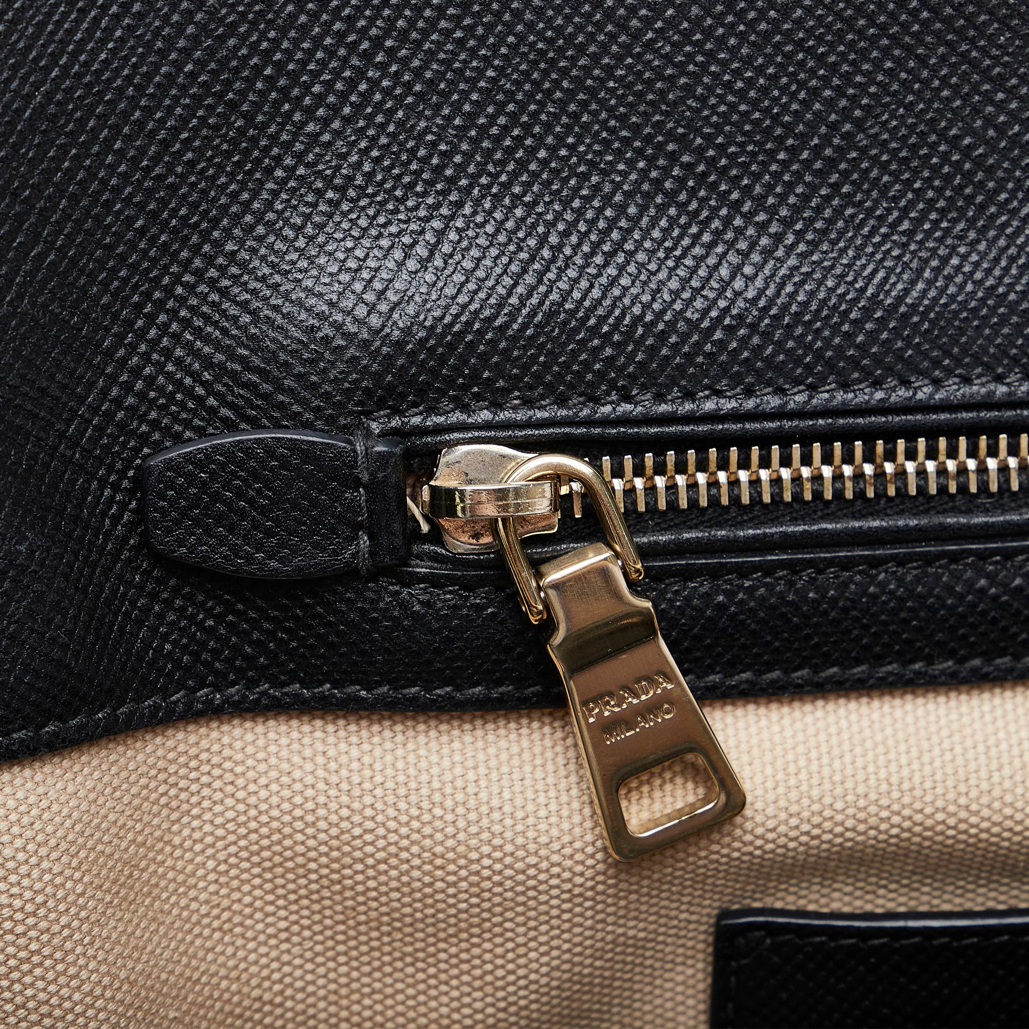 Prada Saffiano Trimmed Canvas Handbag (SHG-iRWMer)