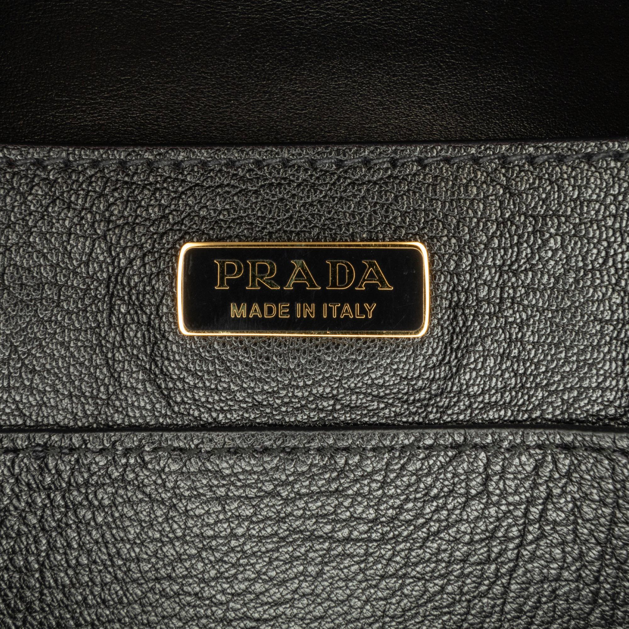 Prada Saffiano Trimmed City Calf Cahier (SHG-NqRoWz)
