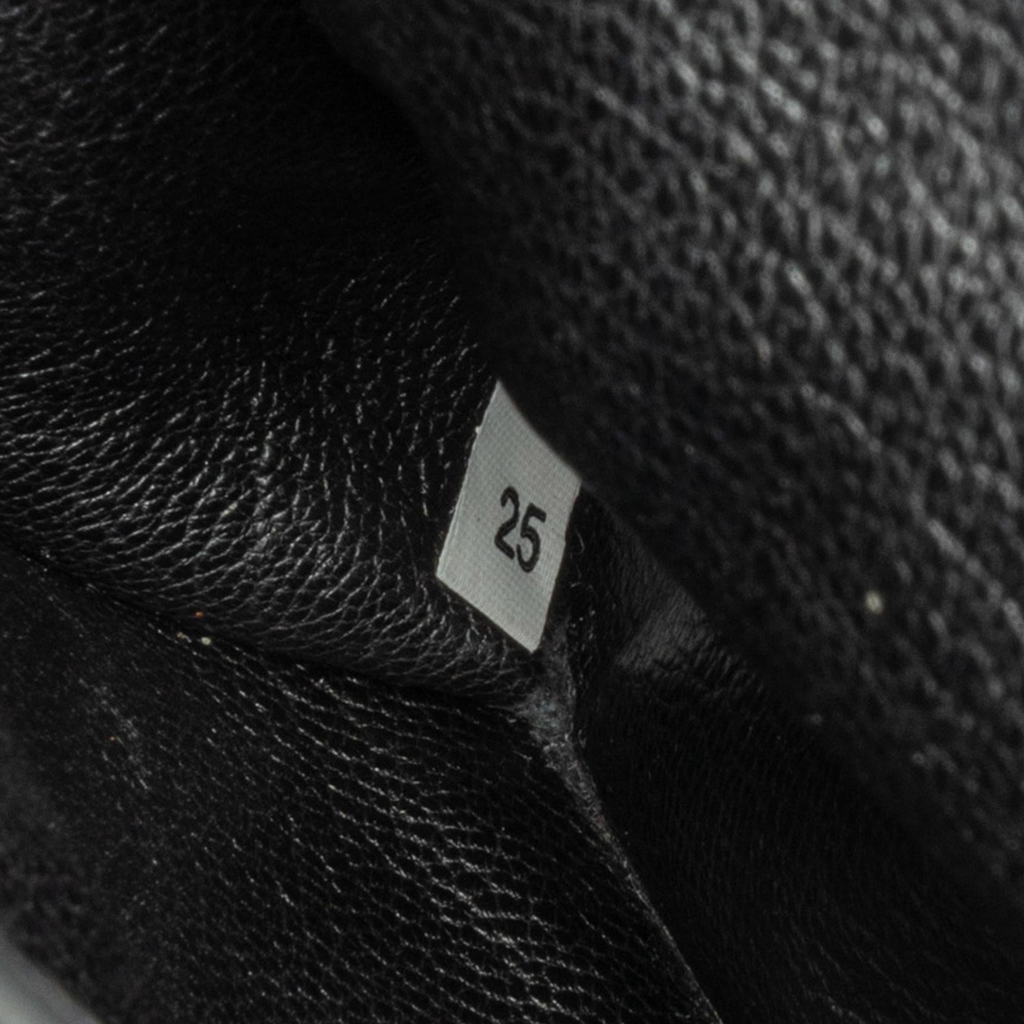 Prada Saffiano Trimmed City Calf Cahier (SHG-NqRoWz)