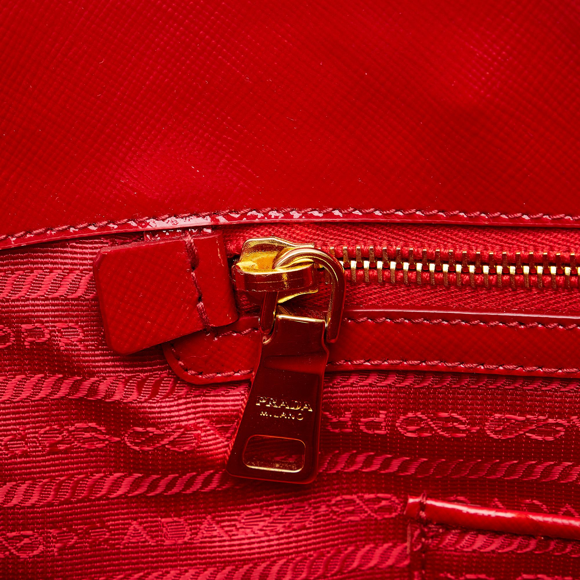 Prada Saffiano Vernice Satchel (SHG-cwL7fI)