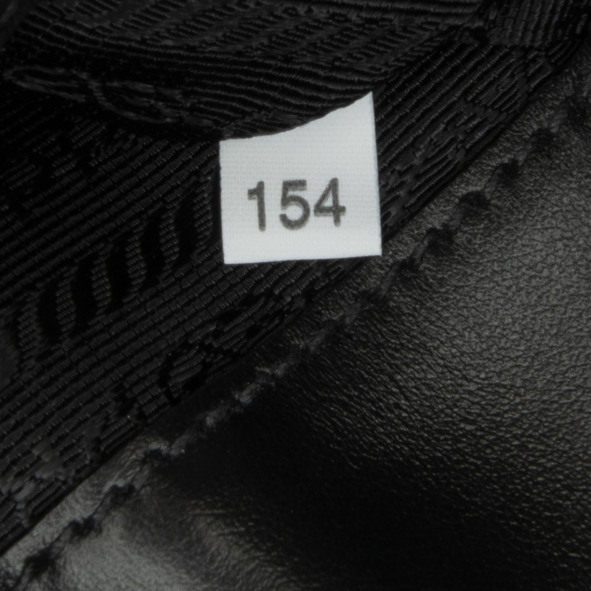 Prada Symbole Triangolo Crossbody (SHG-NH6Xyh)