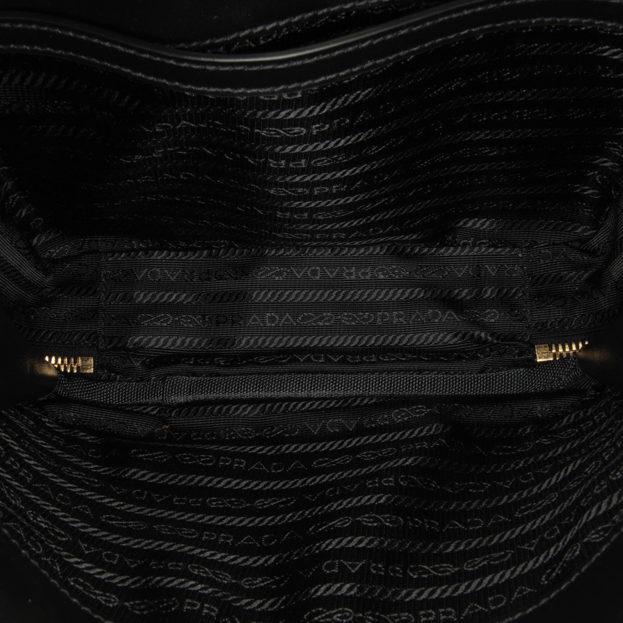 Prada Symbole Triangolo Crossbody (SHG-NH6Xyh)