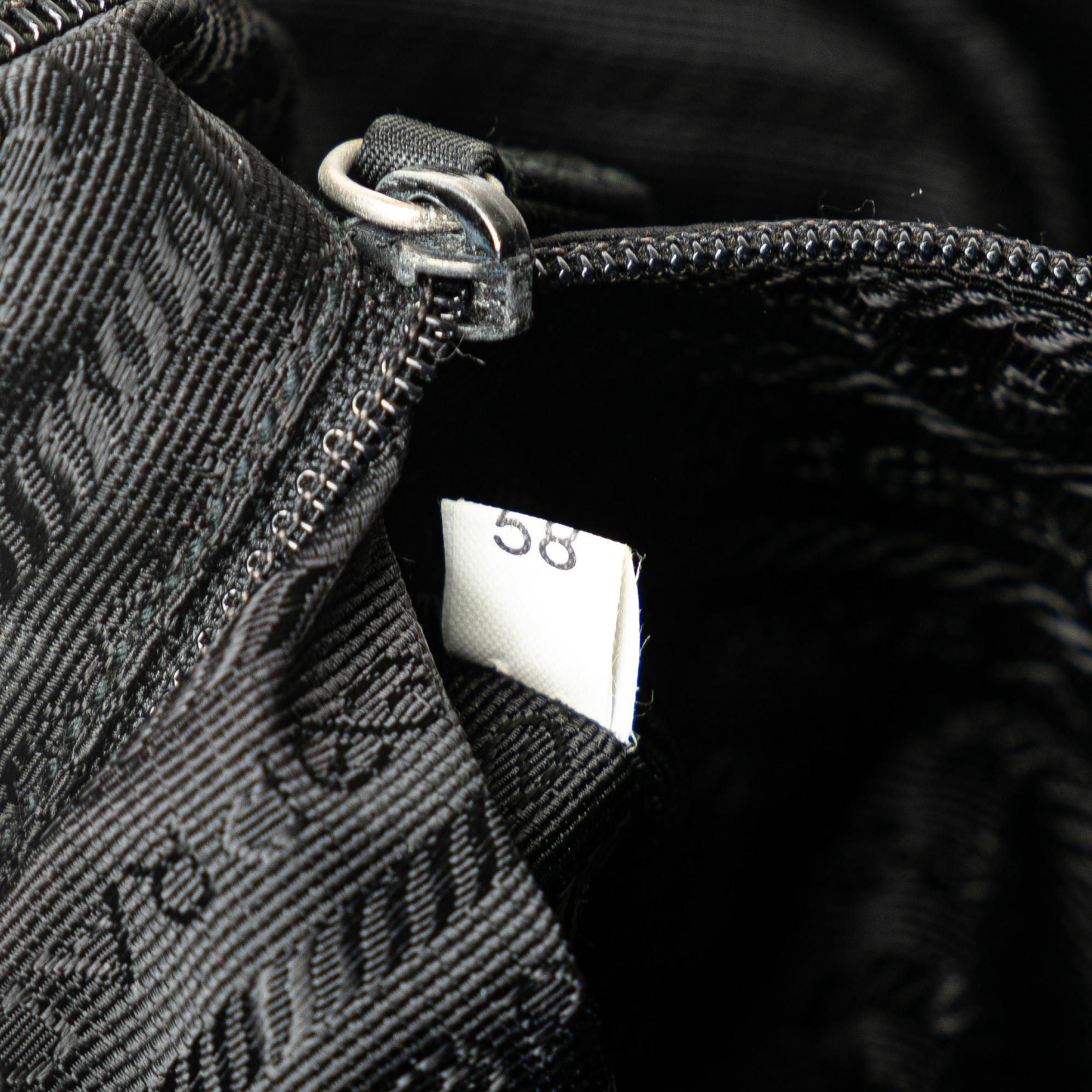 Prada Tessuto Camera Bag (SHG-QXNrO0)