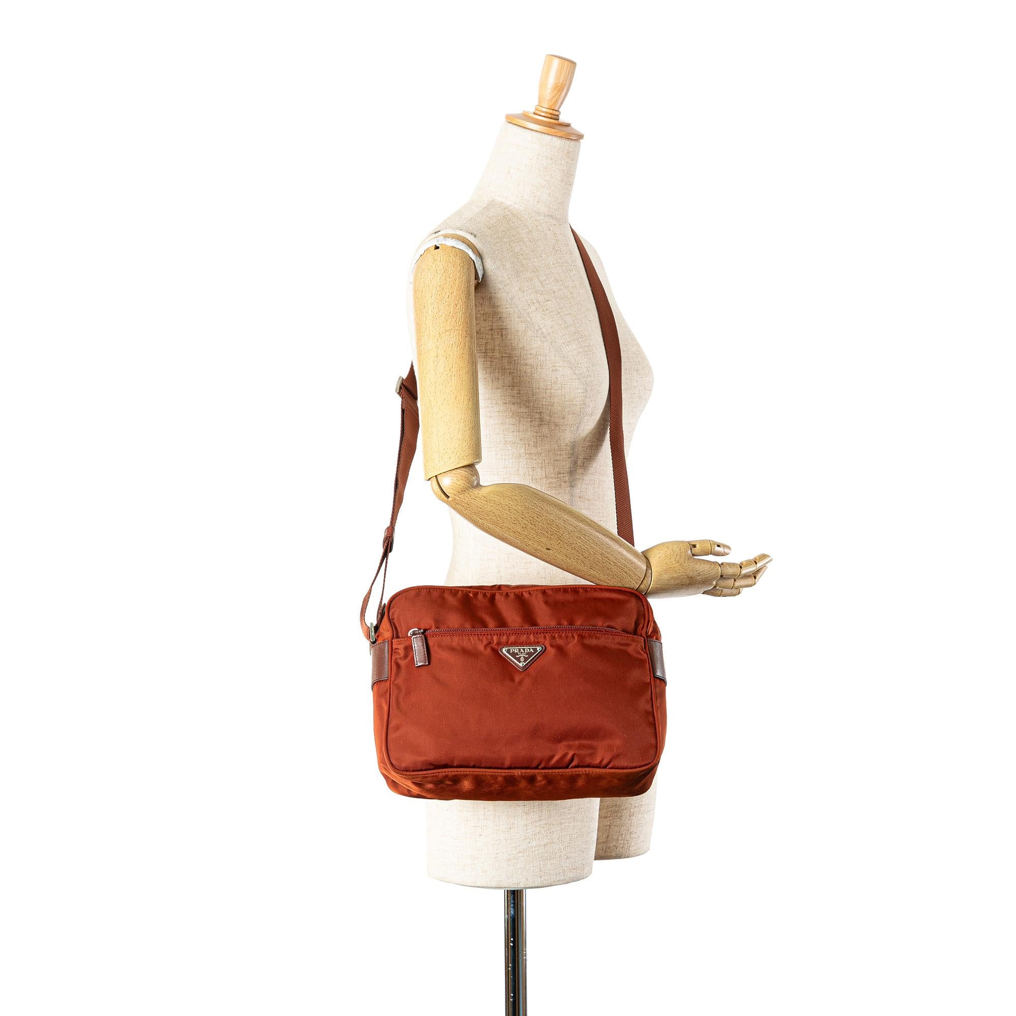 Prada Tessuto Camera Bag (SHG-BdyeAh)