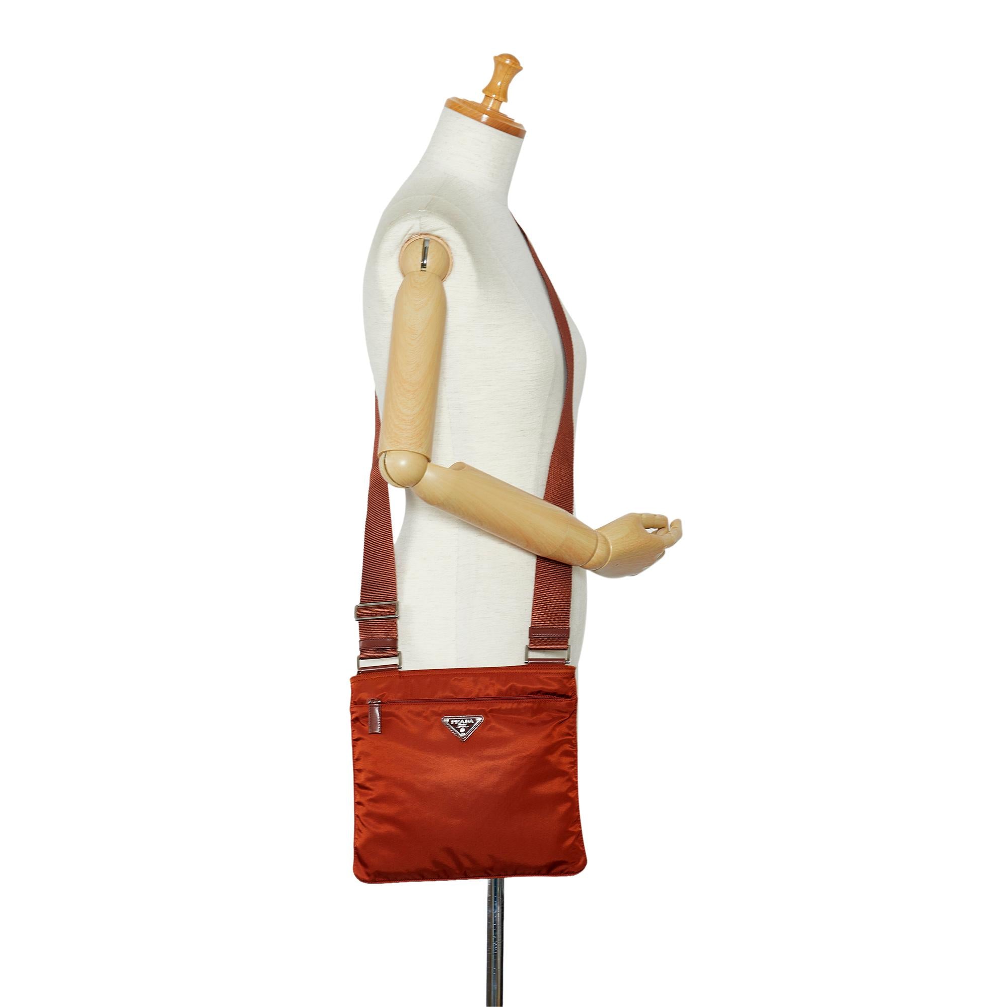 Prada Tessuto Crossbody Bag (SHG-FYPnsa)