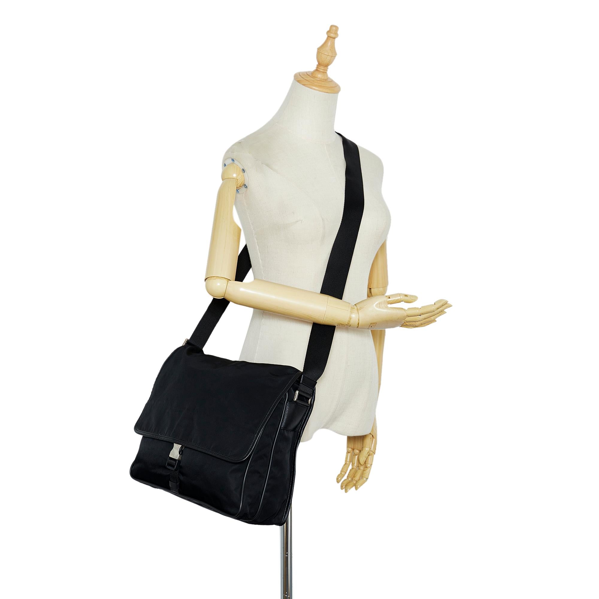 Prada Tessuto Crossbody (SHG-IUsqIR)