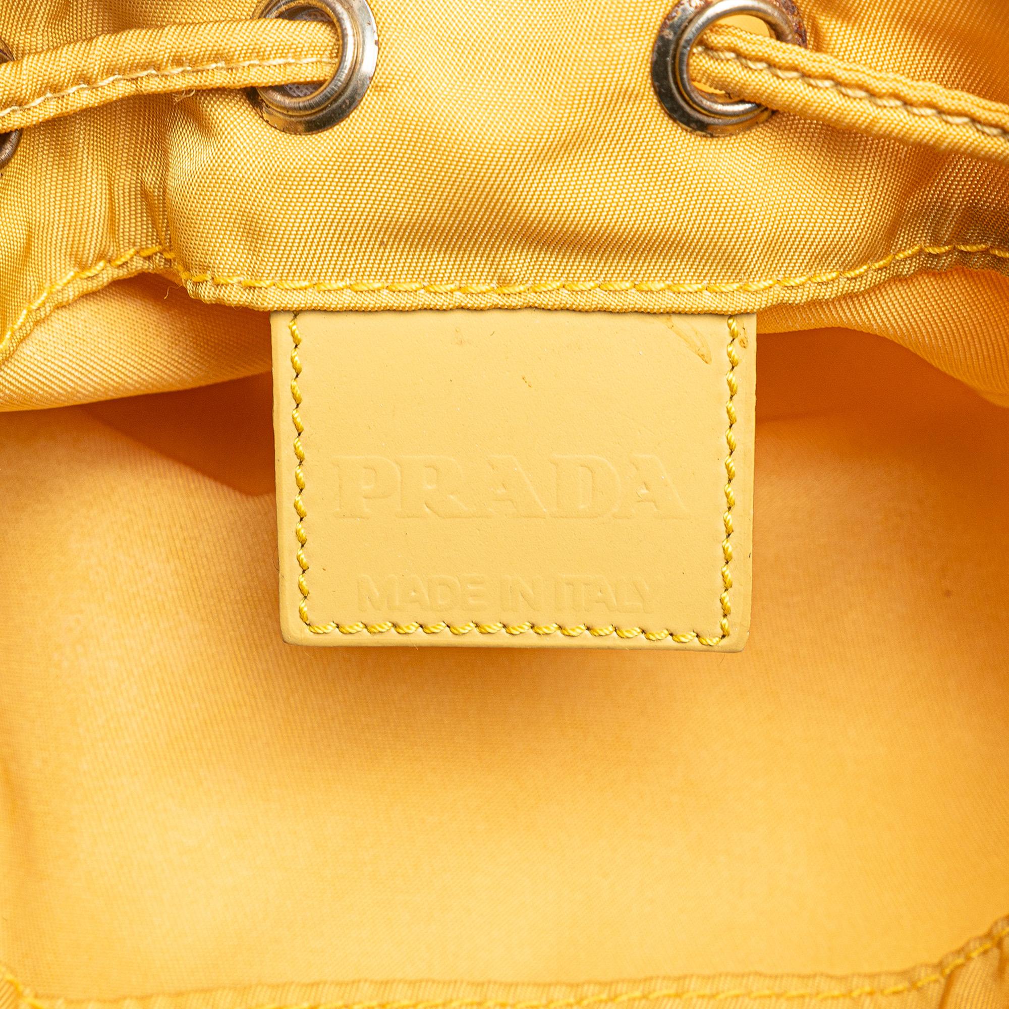 Prada Tessuto Drawstring Pouch (SHG-J0mrJx)