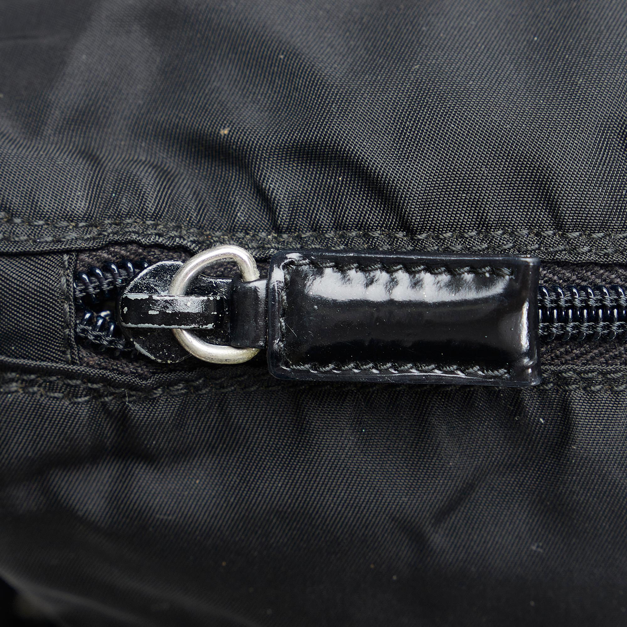 Prada Tessuto Messenger Bag (SHG-OGnAWK)