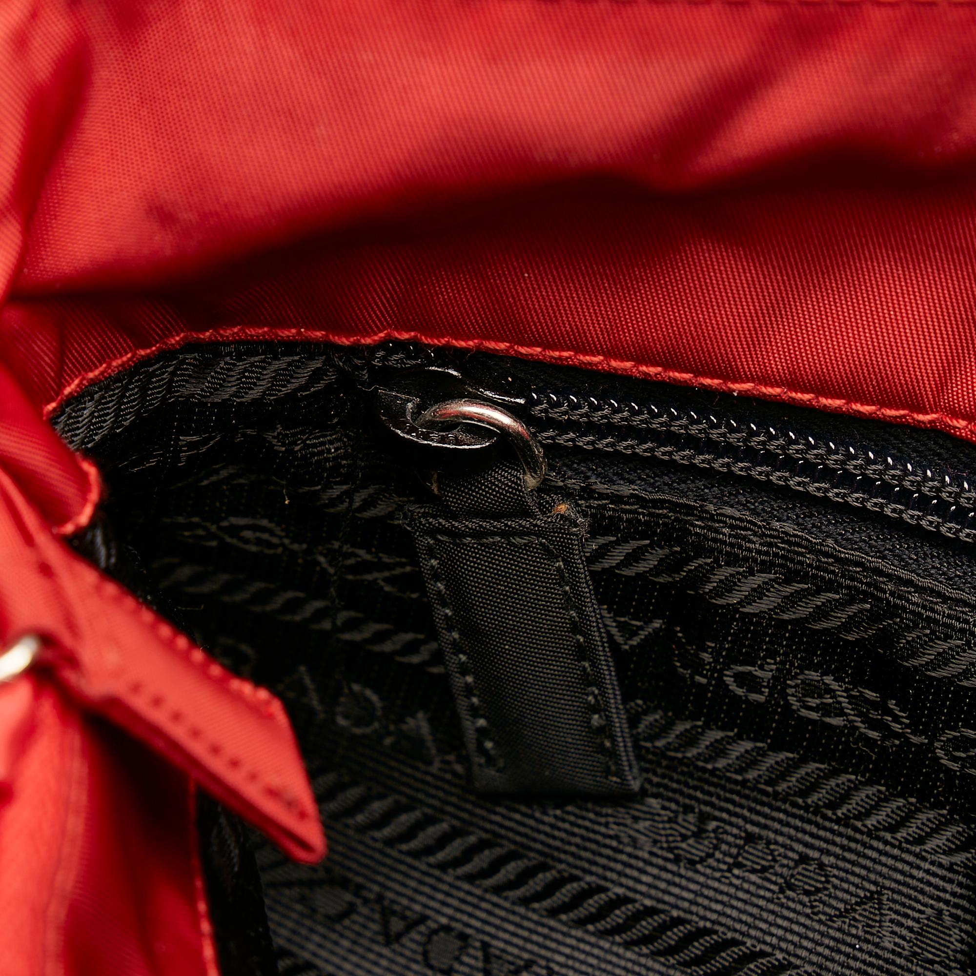 Prada Tessuto Shoulder Bag (SHG-JYhAQF)