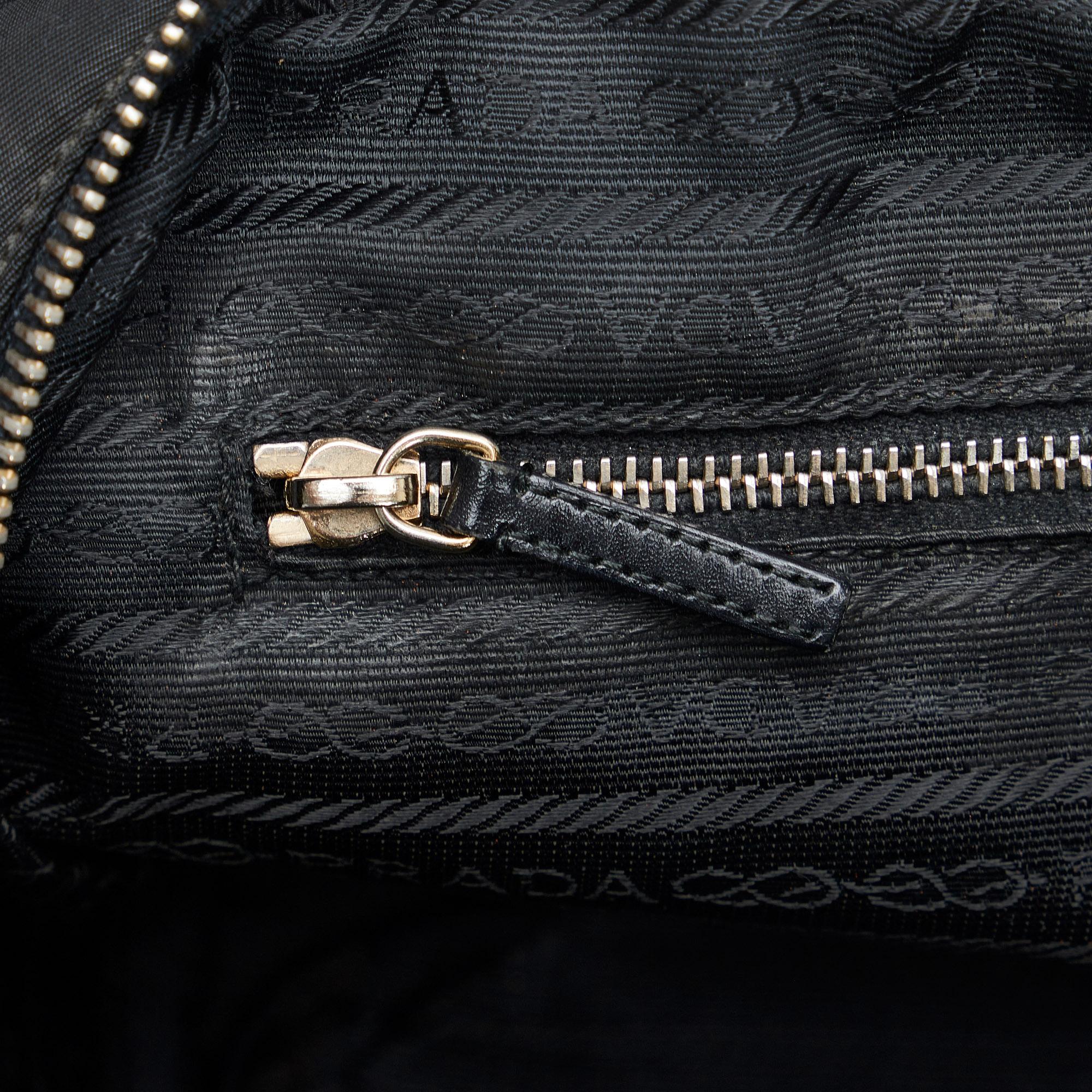 Prada Tessuto Shoulder Bag (SHG-YPrNUz)