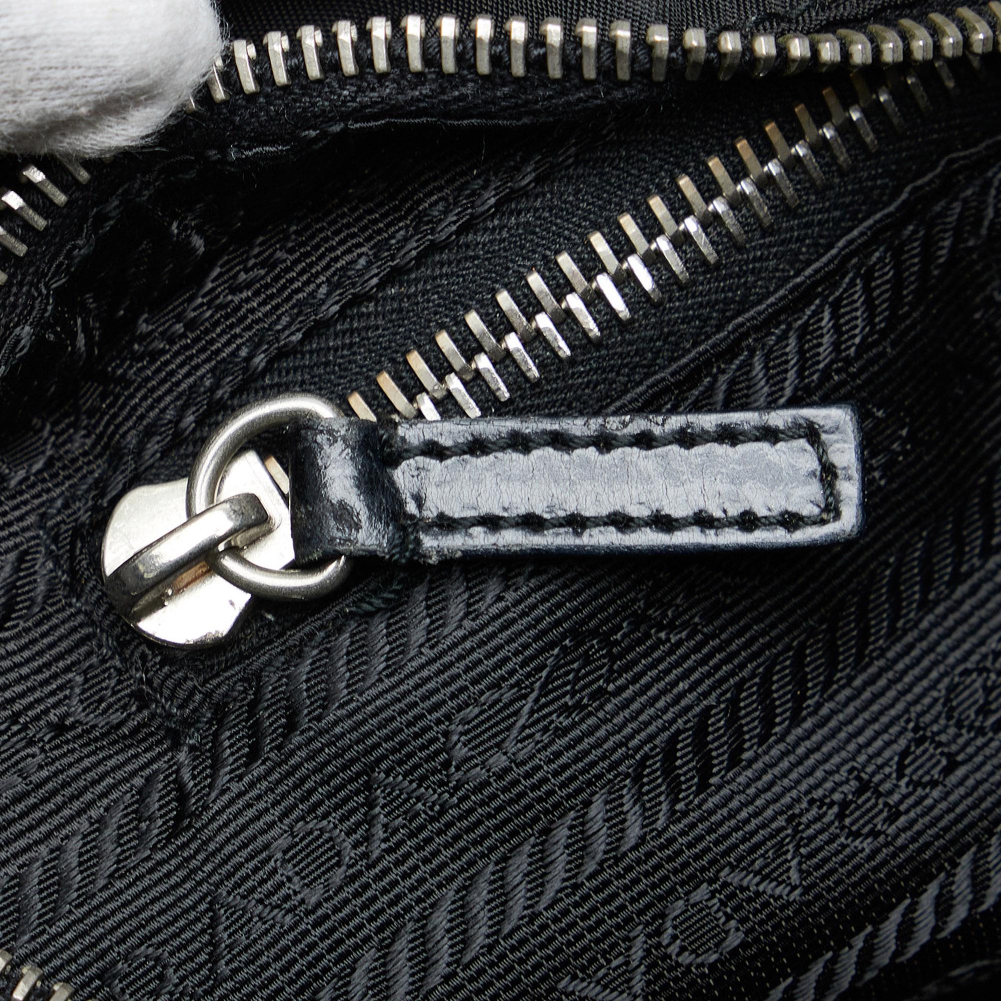 Prada Tessuto Shoulder Bag (SHG-iYIrhn)