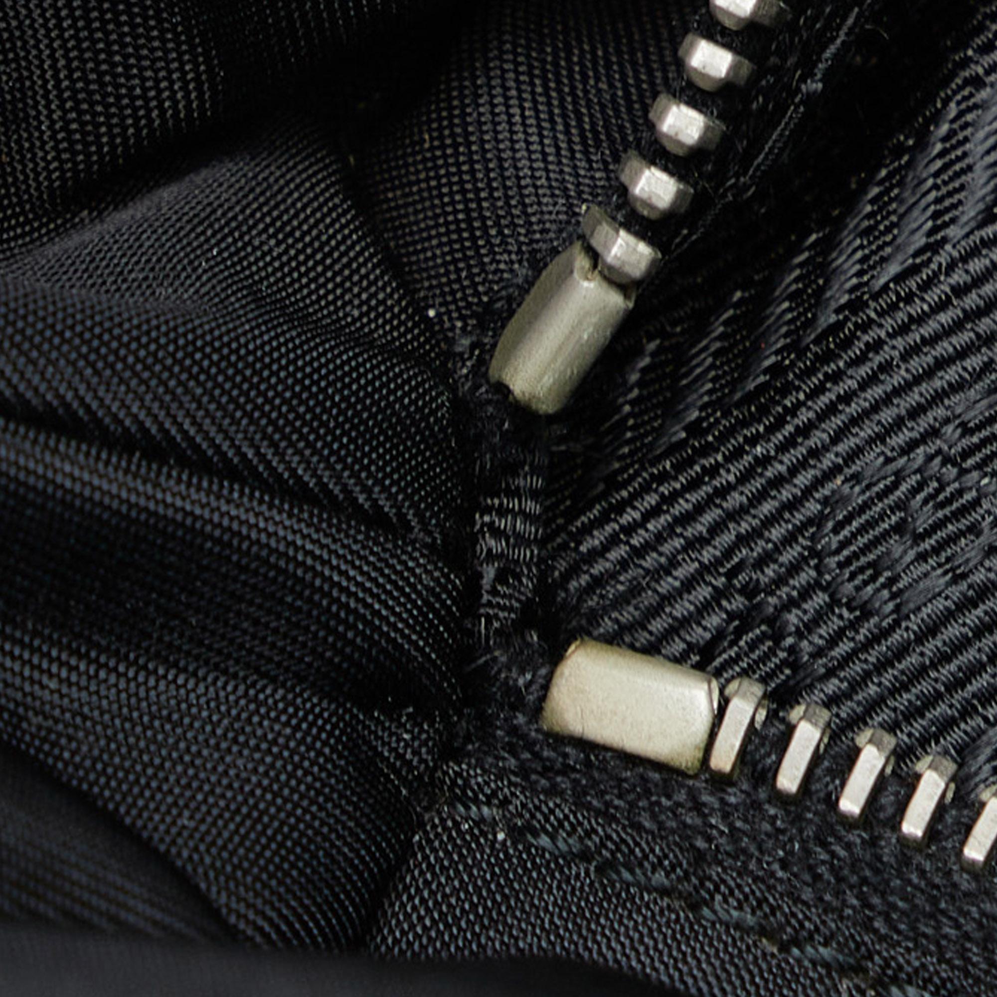 Prada Tessuto Shoulder Bag (SHG-iYIrhn)