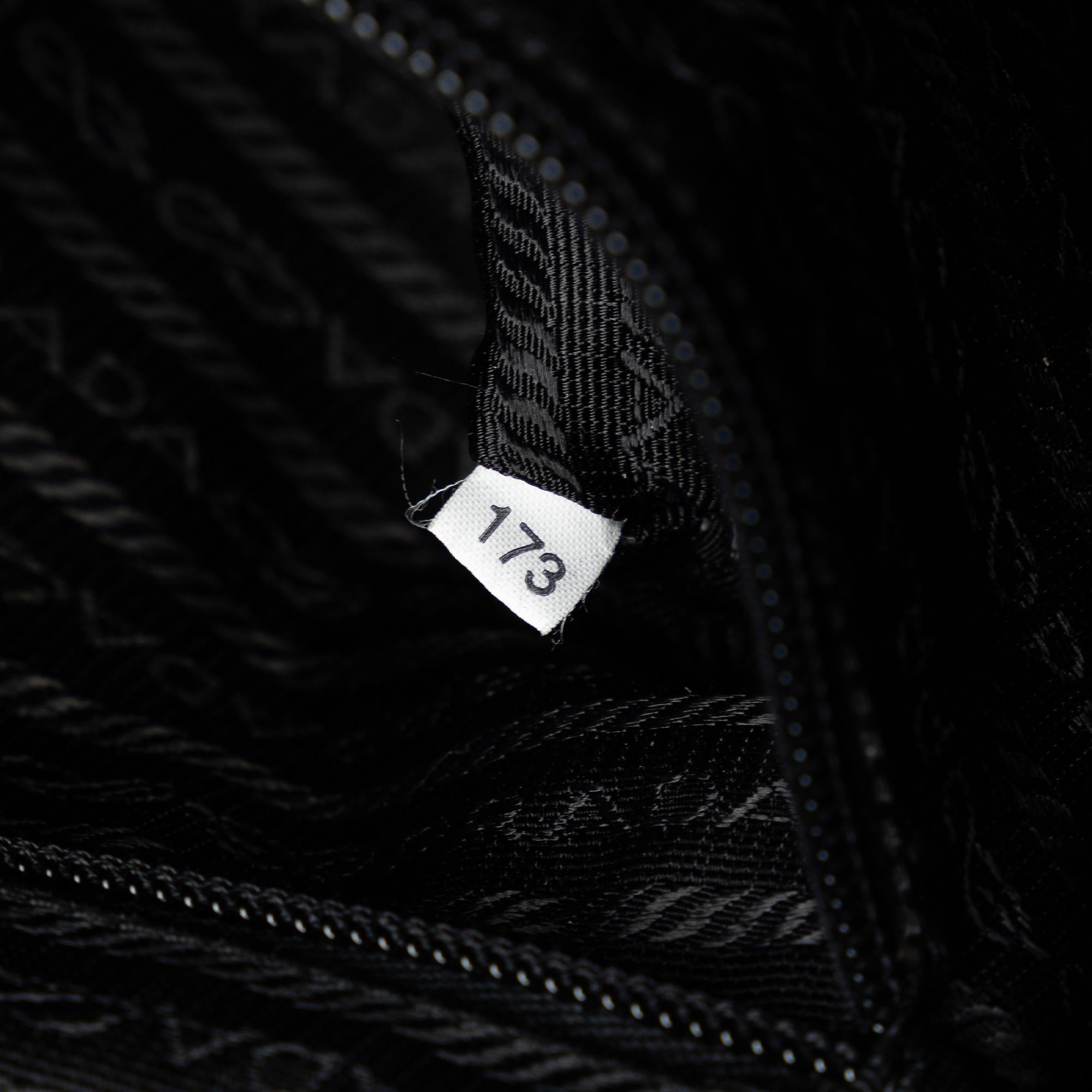 Prada Tessuto Tote Bag (SHG-yxbzP2)