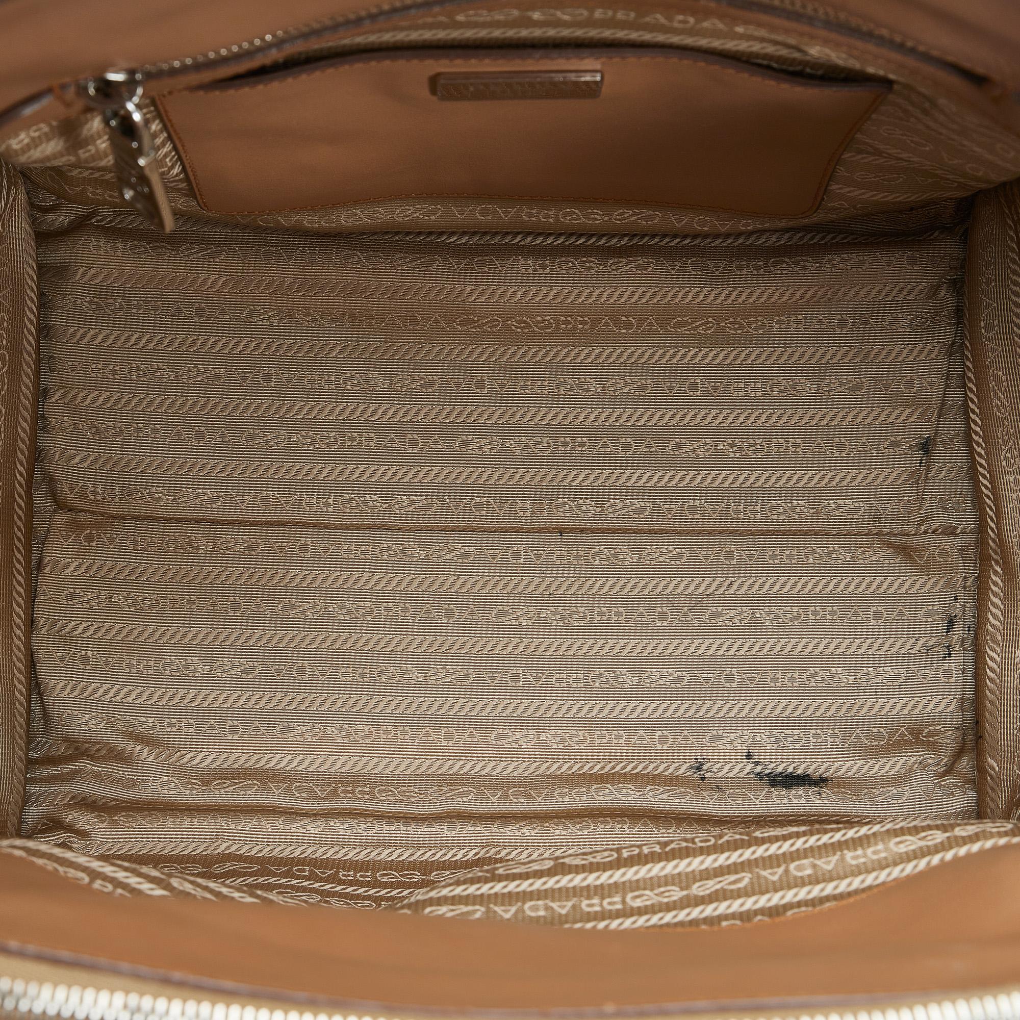 Prada Twin Pocket Leather Handbag (SHG-qE770v)