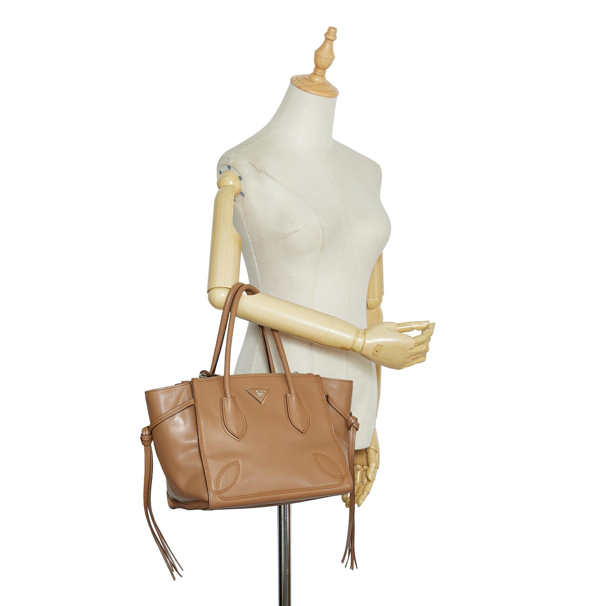 Prada Twin Pocket Leather Handbag (SHG-qE770v)