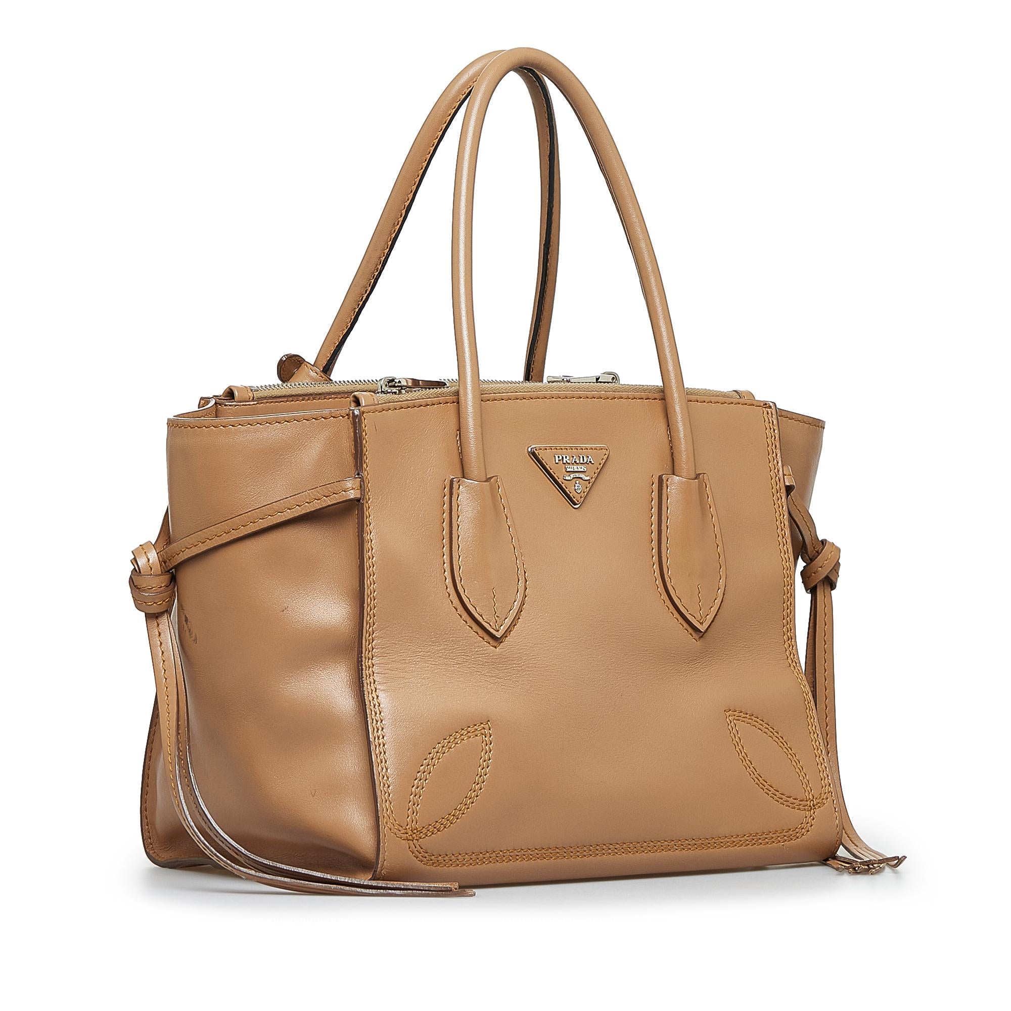 Prada Twin Pocket Leather Handbag (SHG-qE770v)