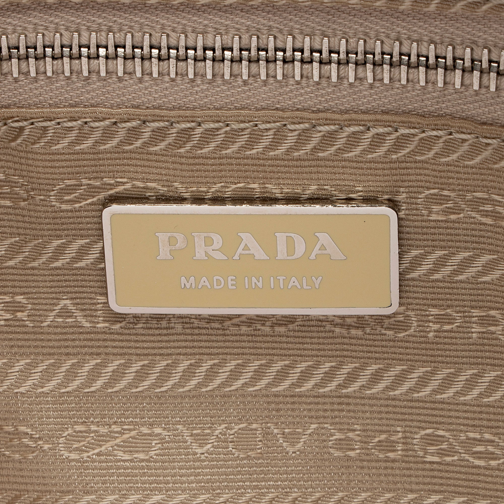 Prada Vitello Daino Bauletto Satchel (SHF-YjLumA)