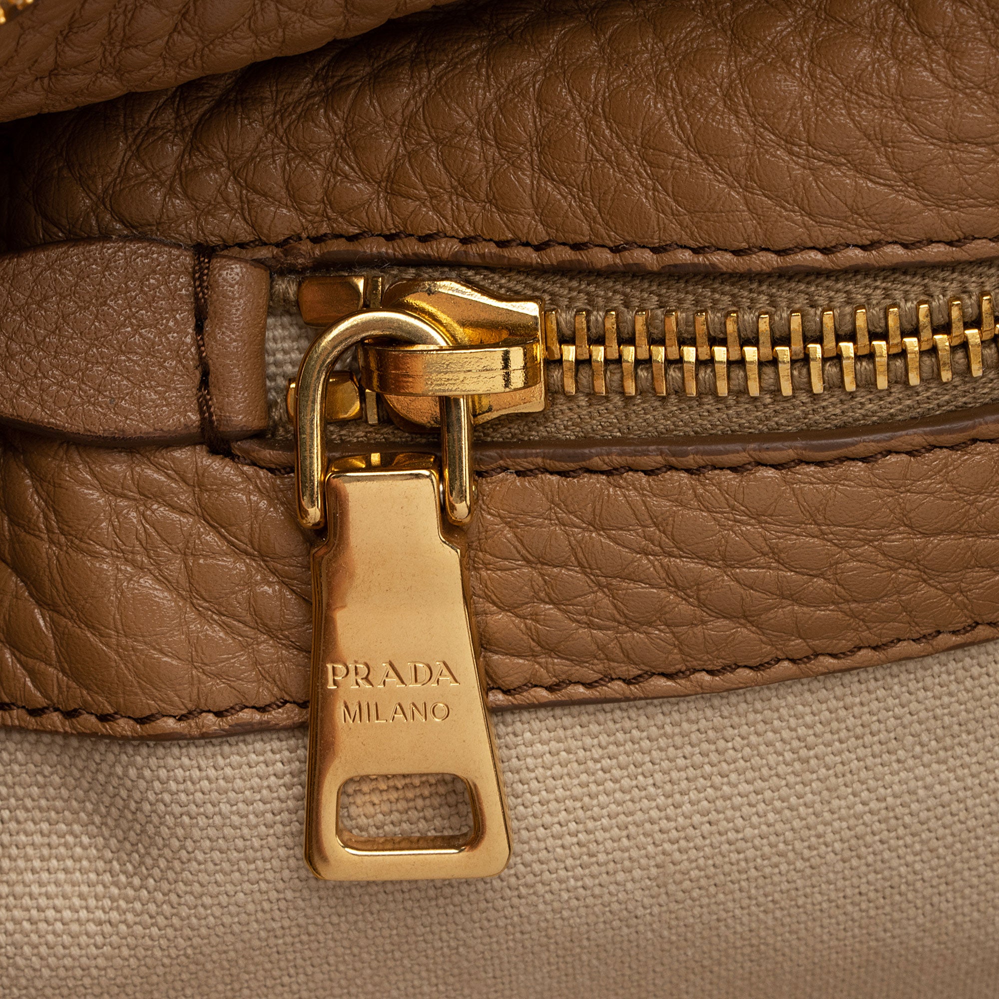 Prada Vitello Daino Duffle Bag (SHF-mm7NZW)