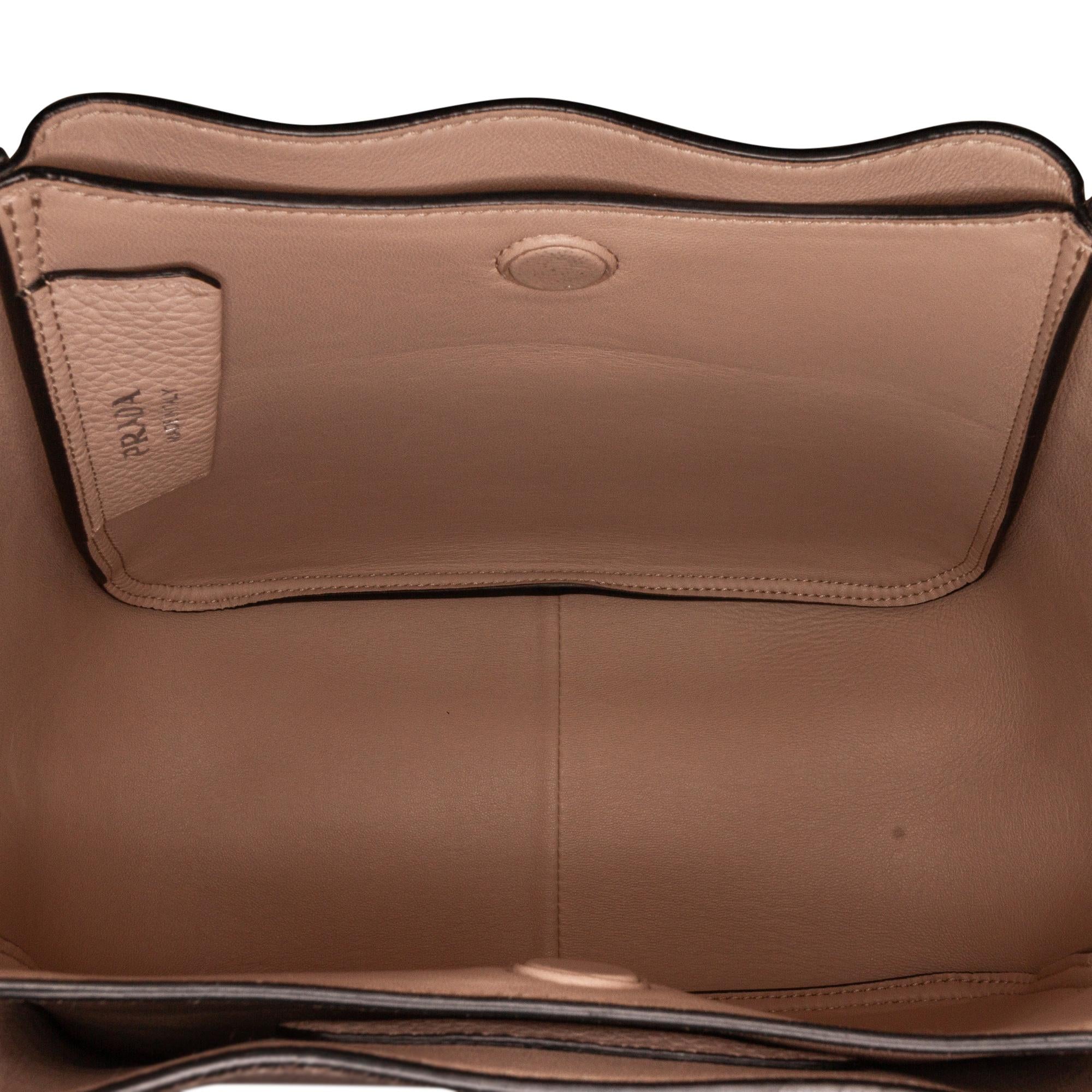 Prada Vitello Daino Dynamique (SHG-ZFQi81)