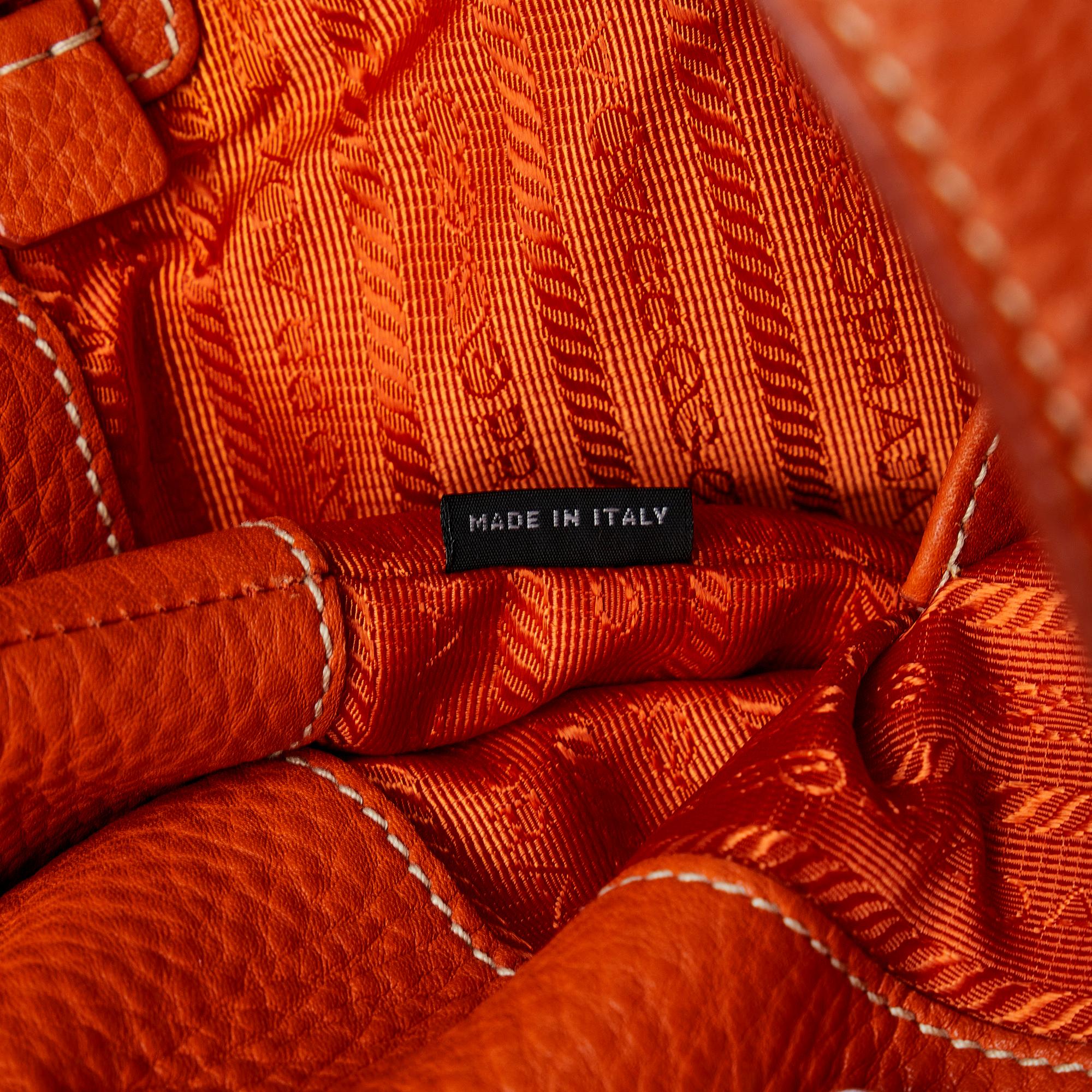 Prada Vitello Daino Hobo Bag (SHG-NgdJFy)