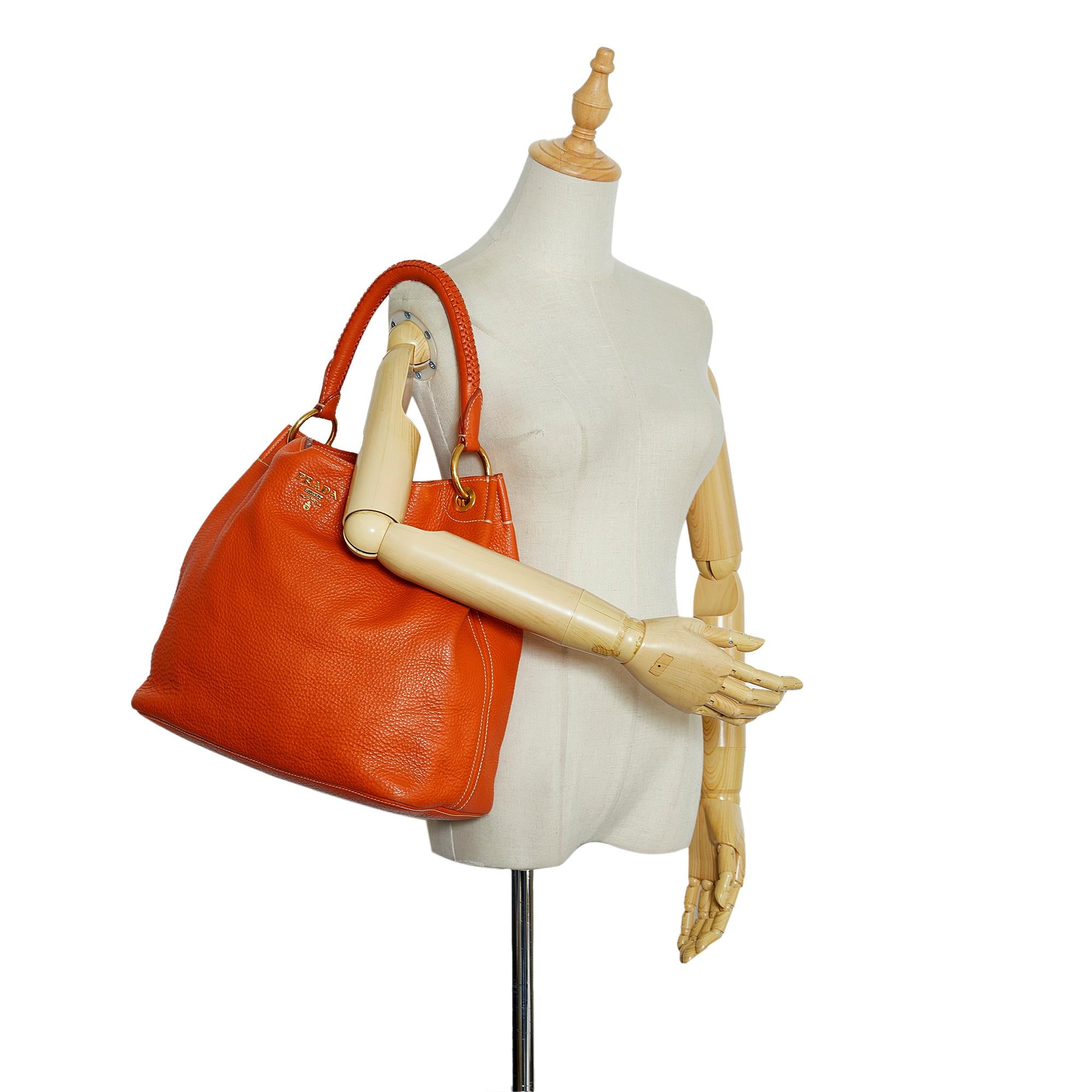 Prada Vitello Daino Hobo Bag (SHG-NgdJFy)