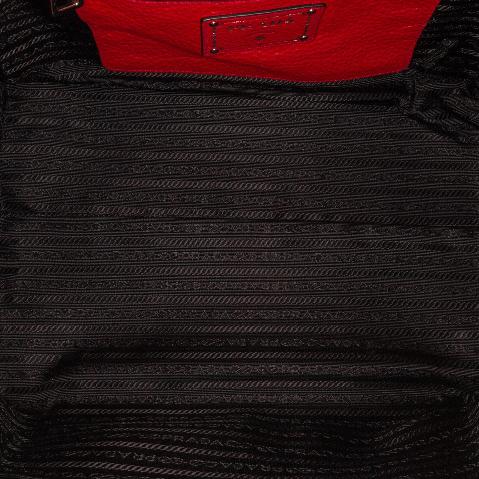 Prada Vitello Daino Pocket Satchel (SHG-O7reXq)