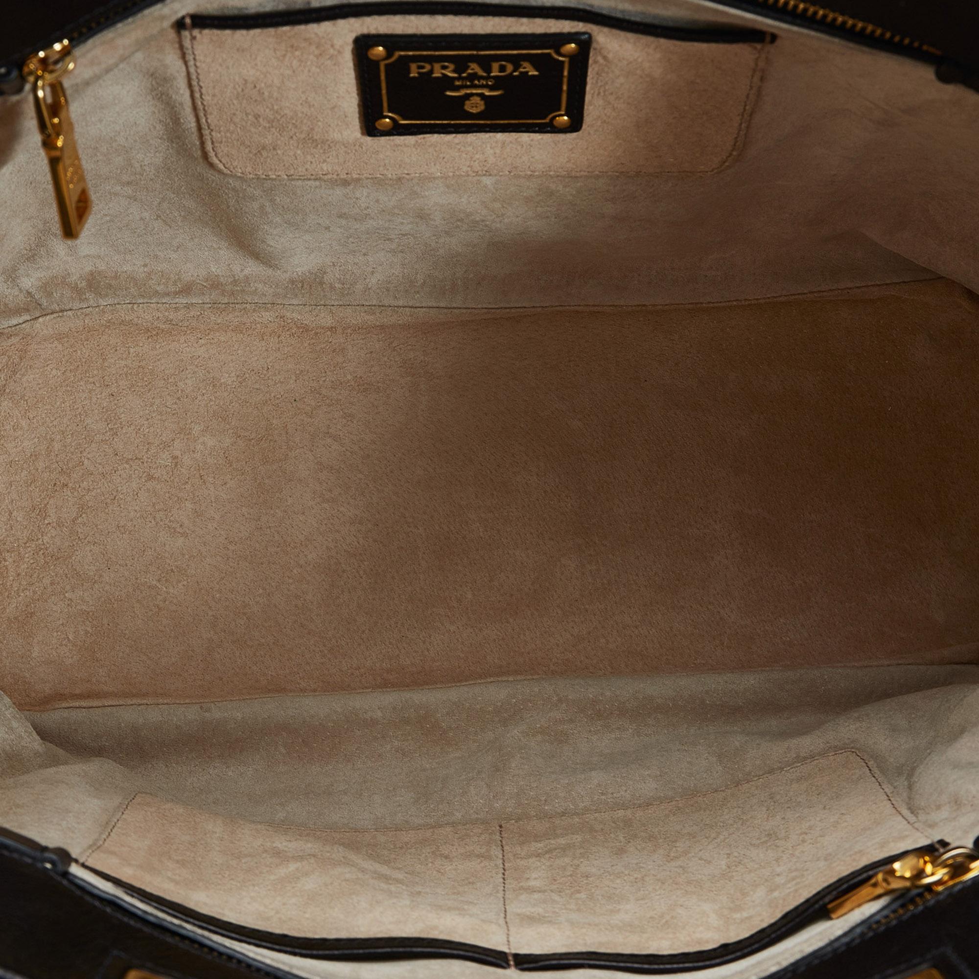 Prada Vitello Daino Satchel (SHG-0Oo1Ax)