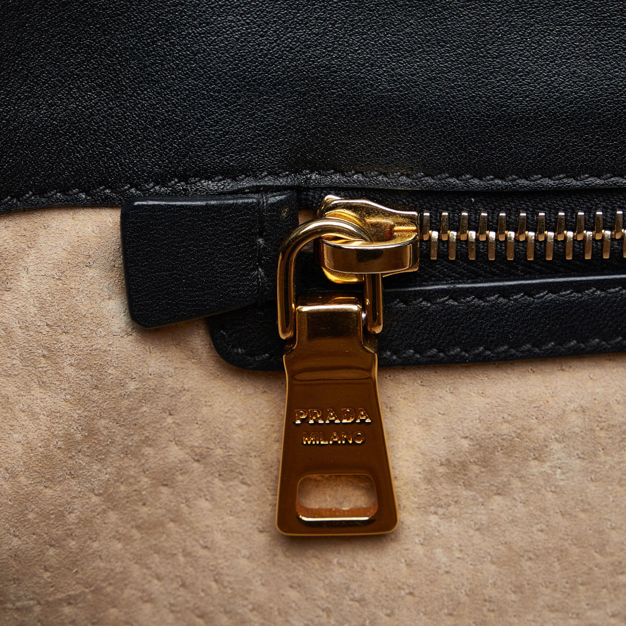 Prada Vitello Daino Satchel (SHG-BykW3U)