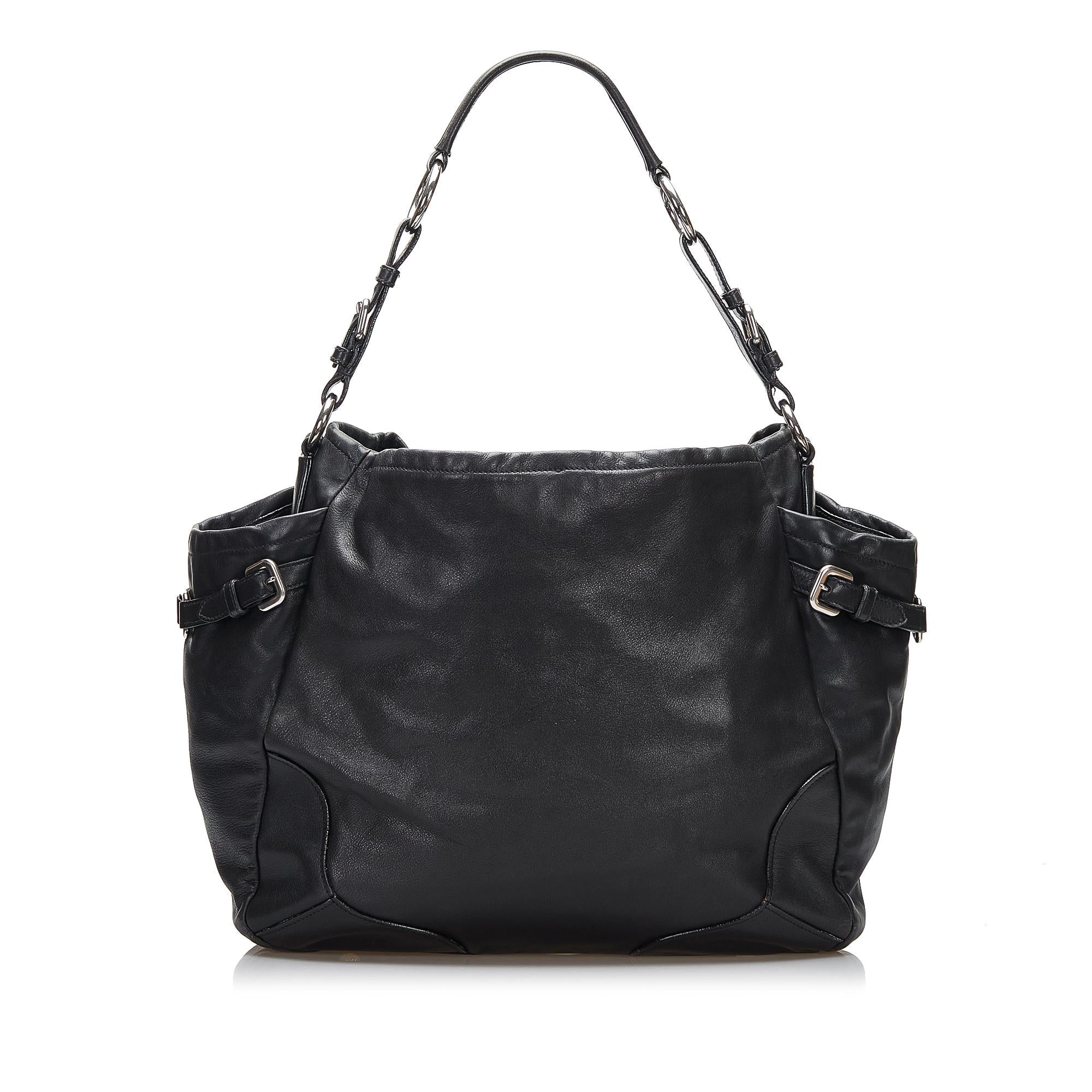 Prada Vitello Daino Shoulder Bag (SHG-cn1jvN)